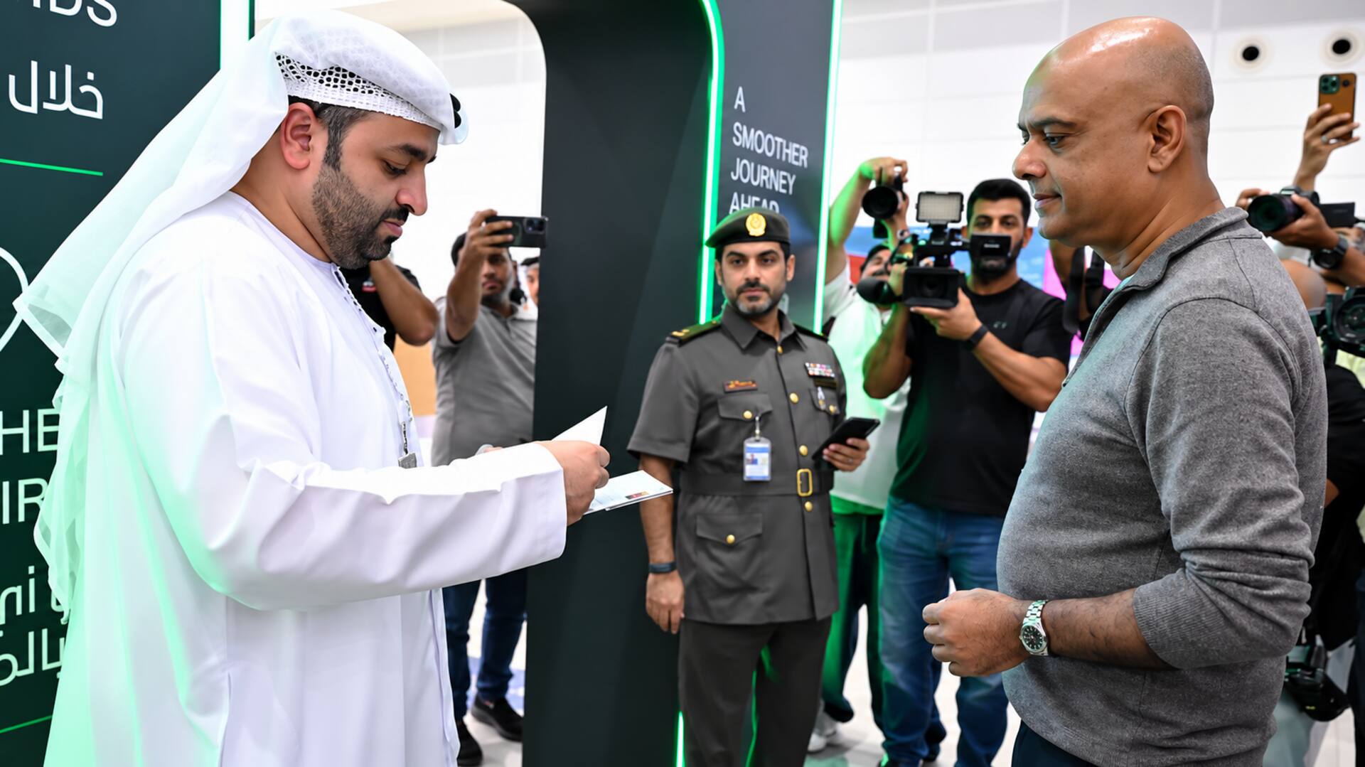 Dubai Airport: దుబాయ్ ఎయిర్‌పోర్ట్‌లో కొత్త ప్రయోగం.. 15 సెకన్లలోనే ఇమ్మిగ్రేషన్ పూర్తి