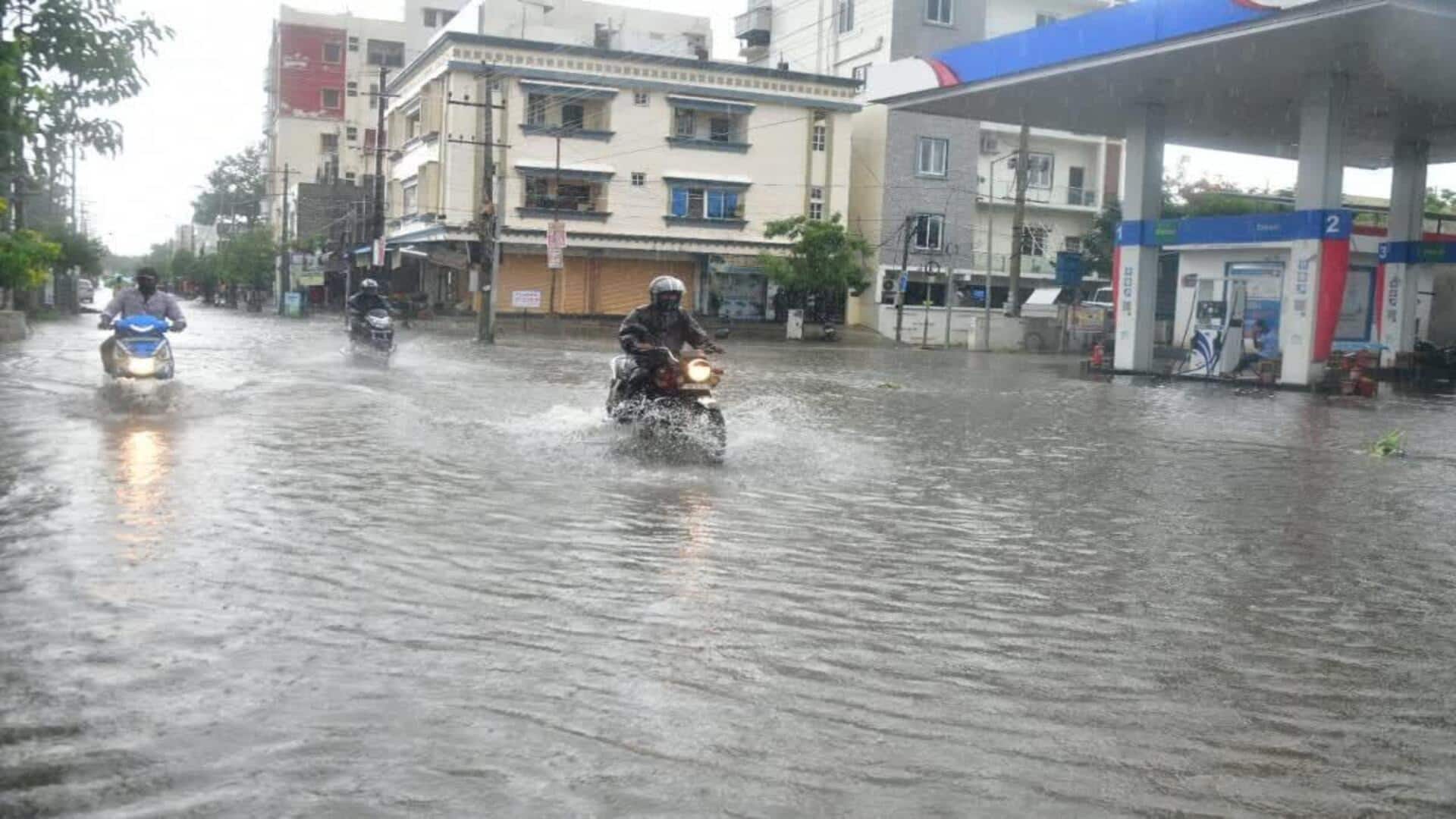 Rain Alert: బంగాళాఖాతం అల్పపీడనం.. తెలుగు రాష్ట్రాలకు భారీ వర్షాలు.. ఉద్యోగులకు కీలక అలర్ట్! Rain Alert: బంగాళాఖాతం అల్పపీడనం.. తెలుగు రాష్ట్రాలకు భారీ వర్షాలు.. ఉద్యోగులకు కీలక అలర్ట్!