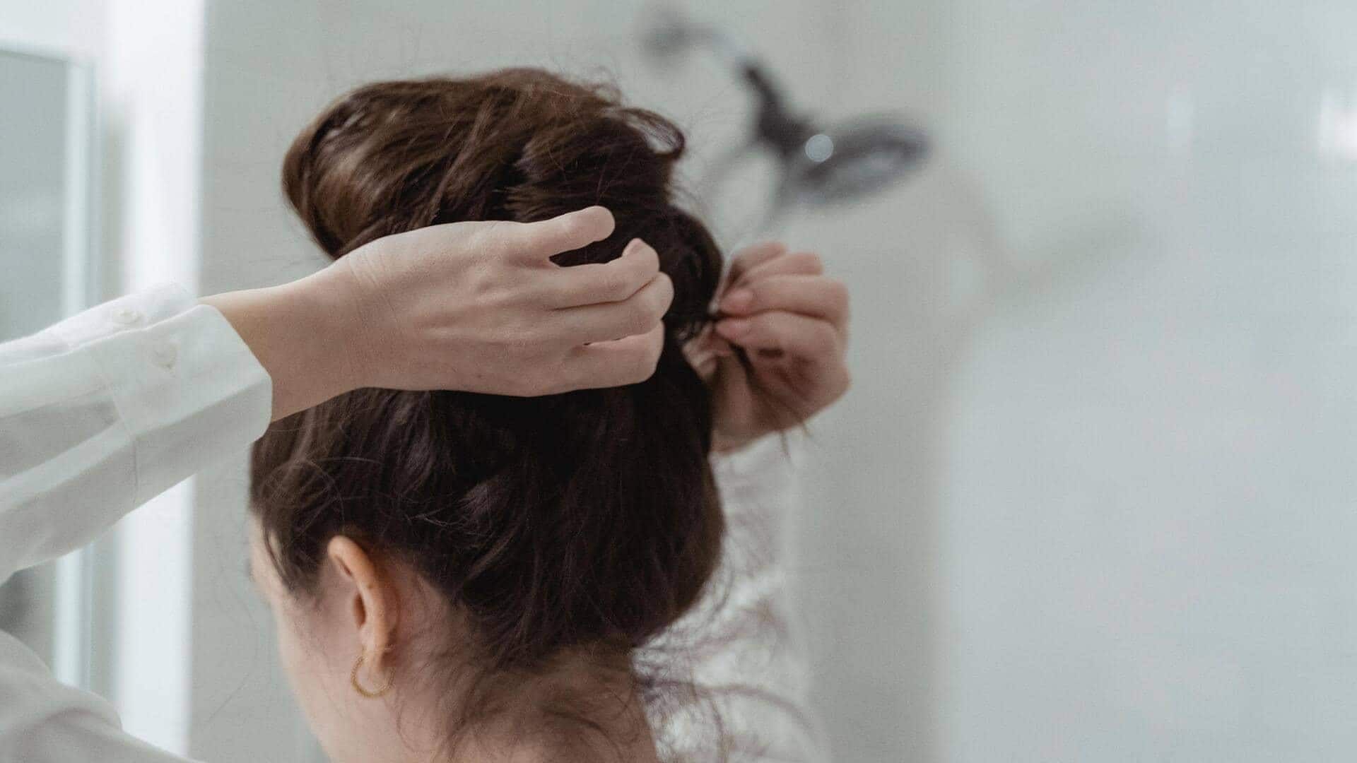 hairpin styles: హెయిర్‌పిన్స్‌తో అదిరిపోయే హెయిర్‌స్టైల్స్‌.. ఈ 5 స్టైల్స్‌ ట్రై చేయండి!