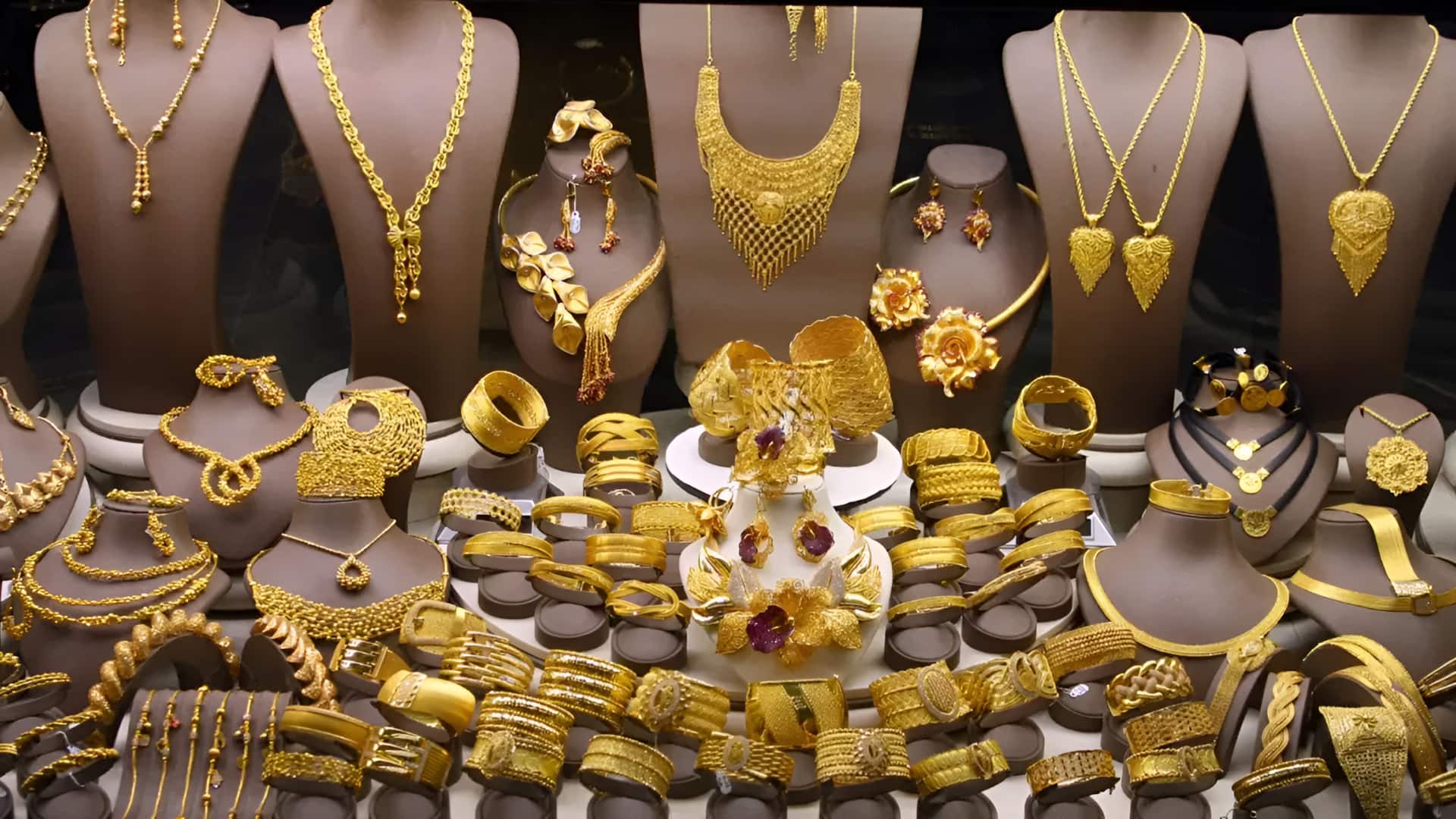 Gold and Silver Rates: గోల్డ్ కొనాలనుకునేవారికి షాక్.. మళ్లీ పెరిగిన బంగారం ధరలు.. తెలుగు రాష్ట్రాల్లో తాజా రేట్లు ఇవే!