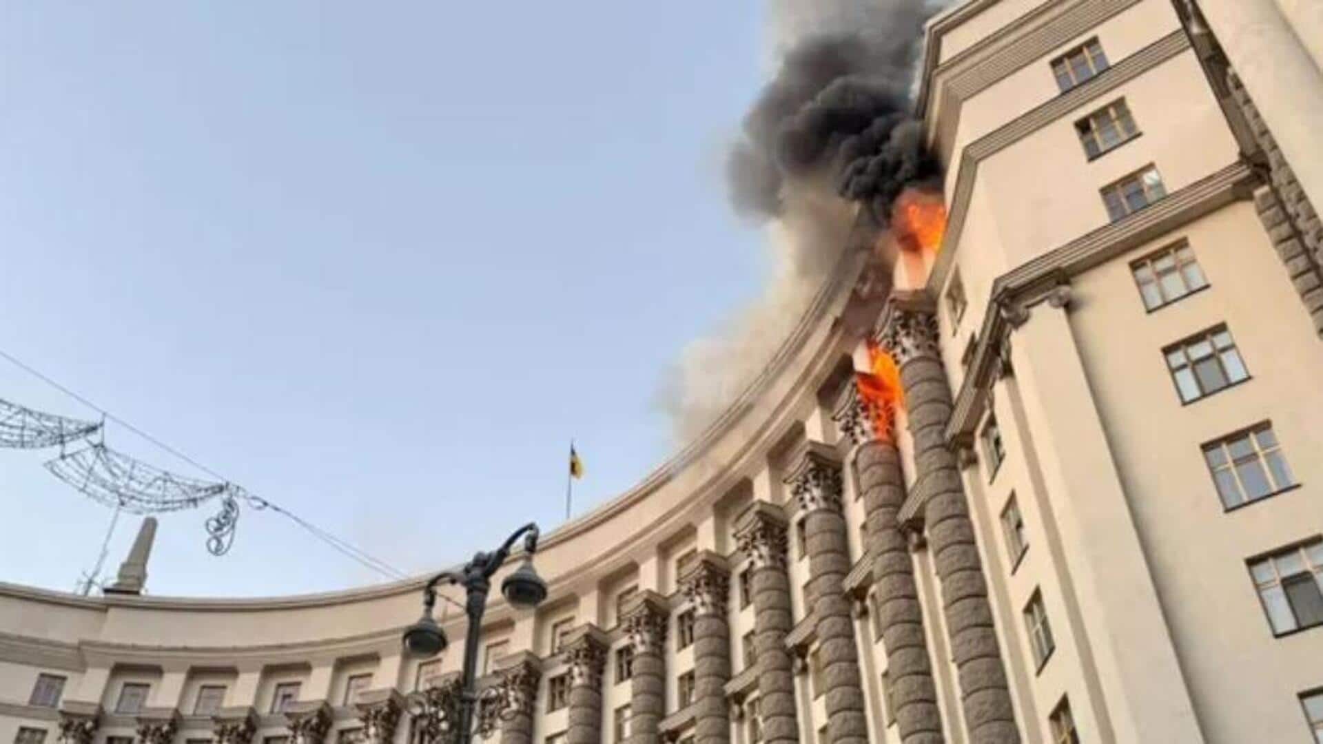 Russia Attack on Ukraine: 800కి పైగా డ్రోన్లతో ఉక్రెయిన్పై రష్యా అతిపెద్ద వైమానిక దాడి Russia Attack on Ukraine: 800కి పైగా డ్రోన్లతో ఉక్రెయిన్పై రష్యా అతిపెద్ద వైమానిక దాడి