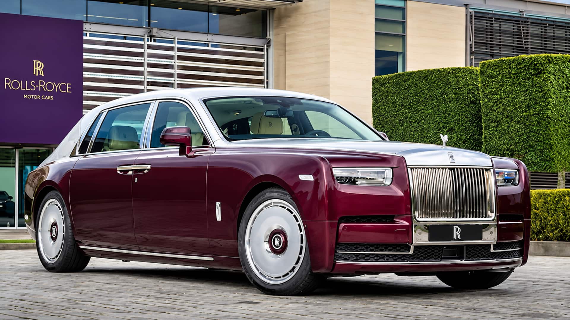 Rolls-Royce: రోల్స్‌ రాయిస్‌ ఫాంటమ్‌లో హమ్మింగ్‌బర్డ్‌ అందాలు.. ప్రత్యేకంగా రూపొందించిన లగ్జరీ కారు