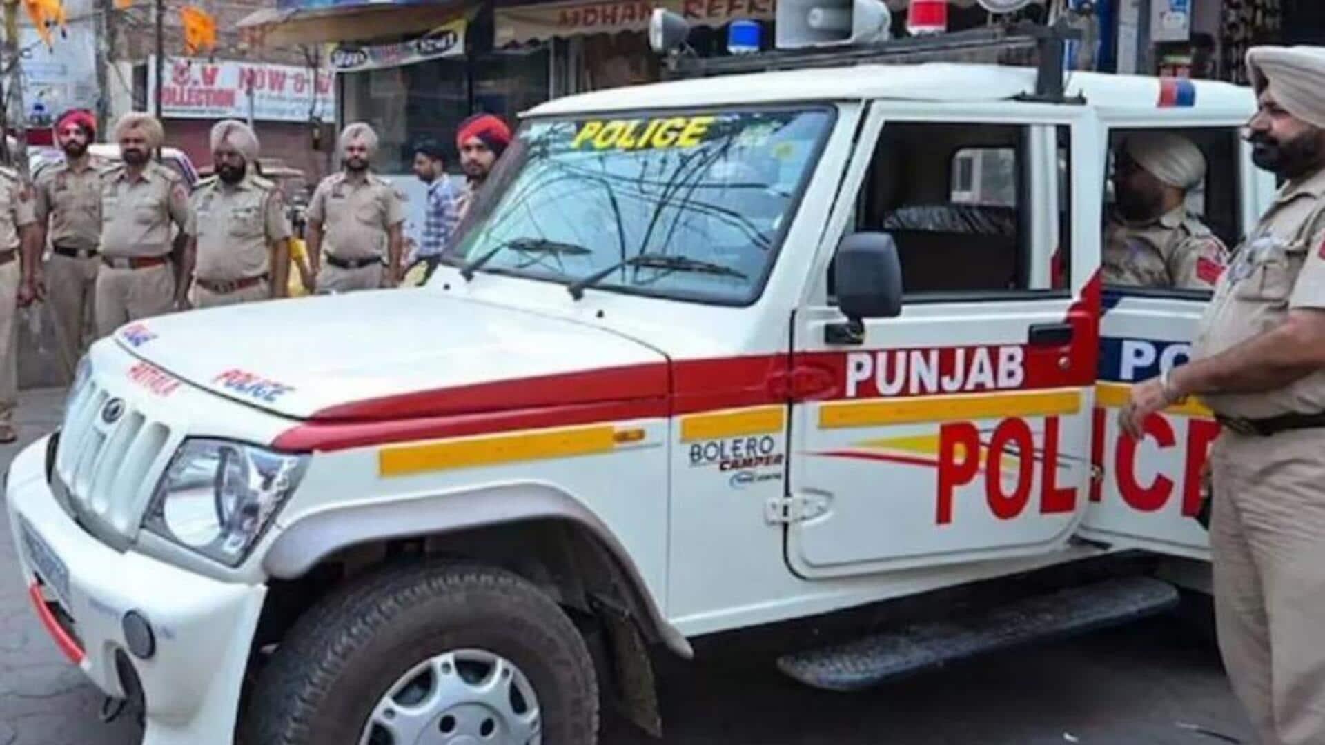 Amritsar: భారత సైనిక రహస్యాలు పాక్కు.. అమృత్సర్లో ఇద్దరు అరెస్టు Amritsar: భారత సైనిక రహస్యాలు పాక్కు.. అమృత్సర్లో ఇద్దరు అరెస్టు