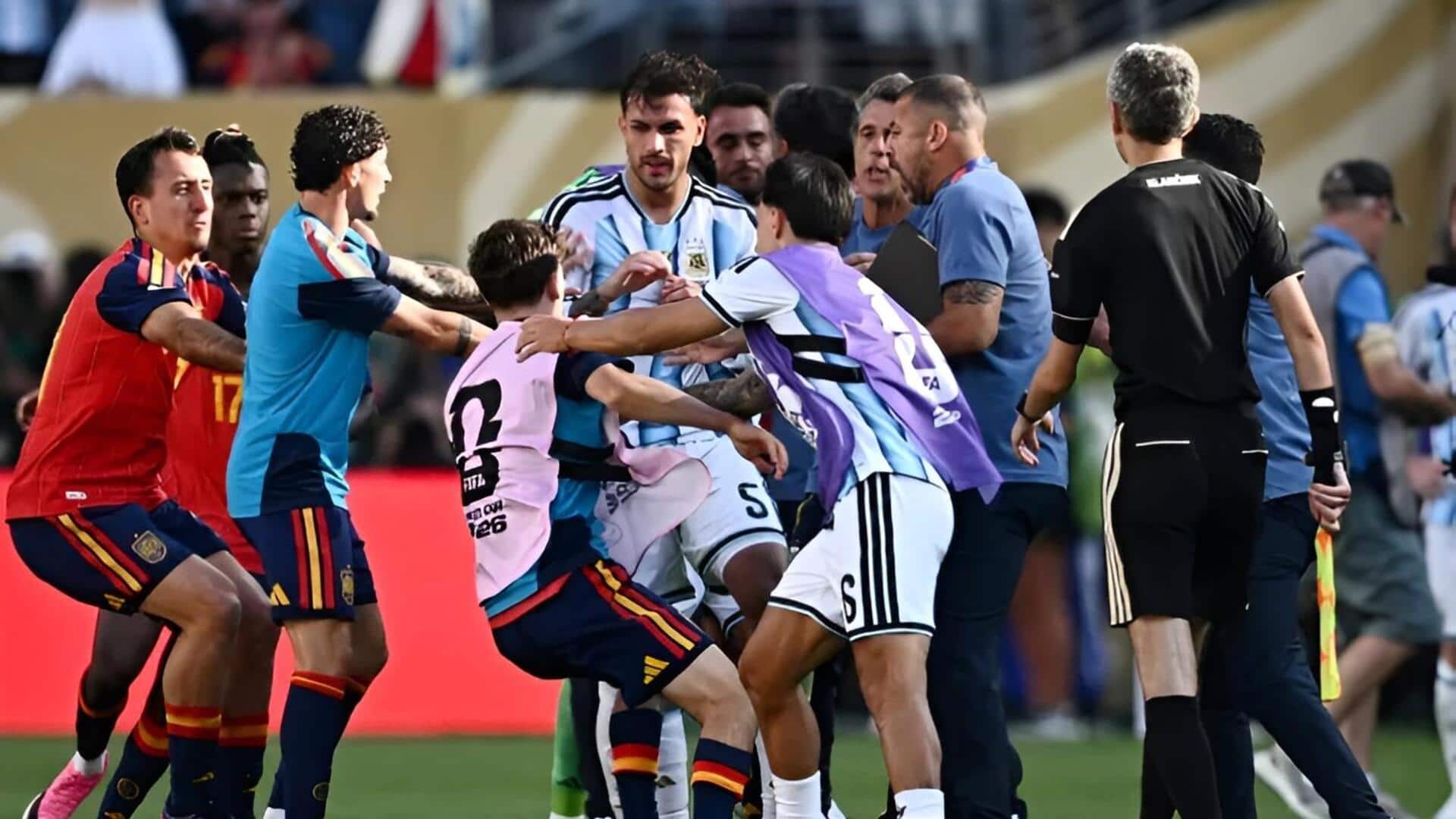 FIFA: స్పెయిన్‌ ఆటగాళ్లతో ఘర్షణ.. అర్జెంటీనా ఆటగాళ్లపై ఫిఫా దర్యాప్తు
