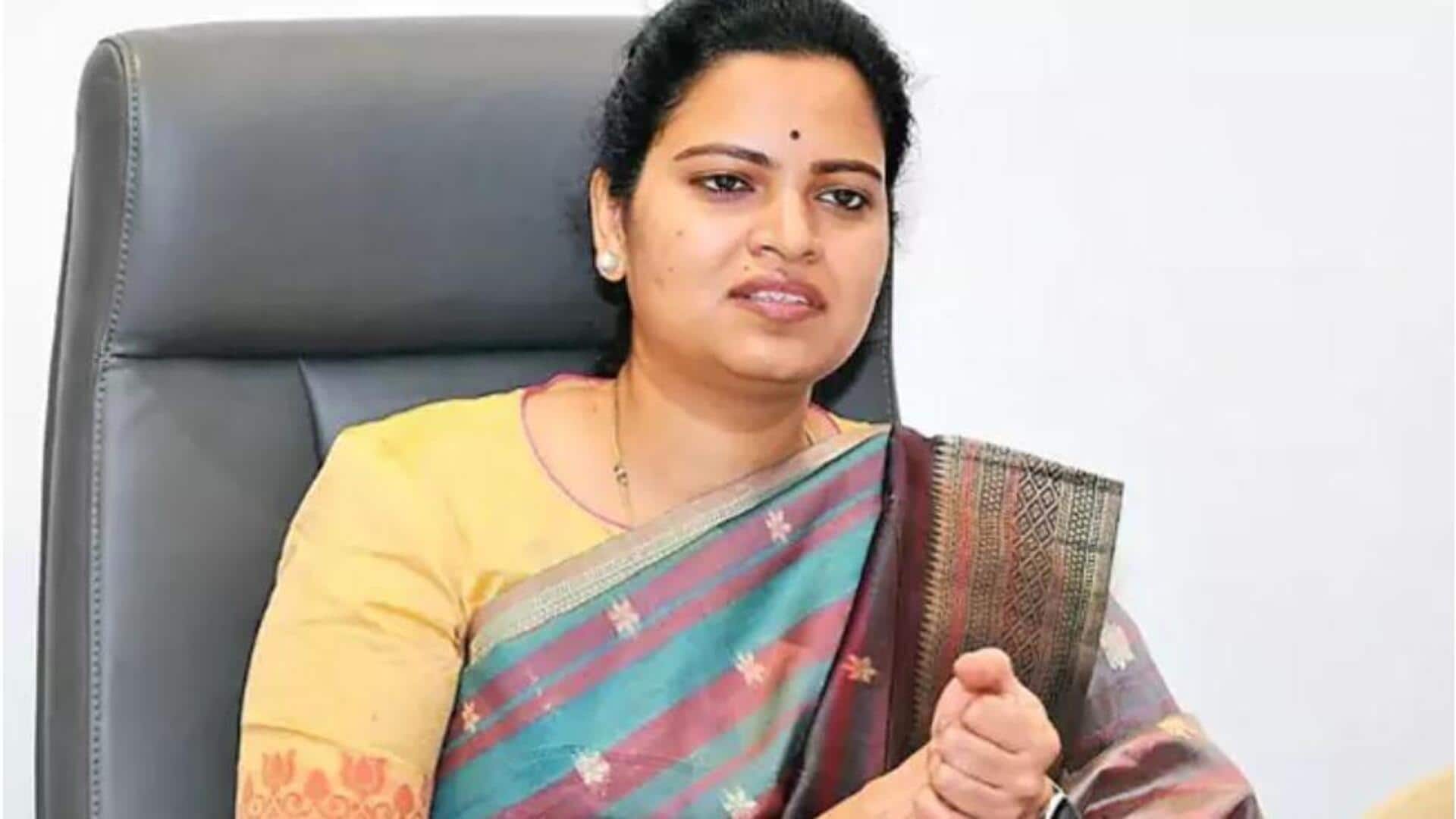 Vidadala Rajini: నిబంధనలు ఉల్లంఘన కేసు.. విడదల రజినికి పోలీసులు నోటీసులు Vidadala Rajini: నిబంధనలు ఉల్లంఘన కేసు.. విడదల రజినికి పోలీసులు నోటీసులు