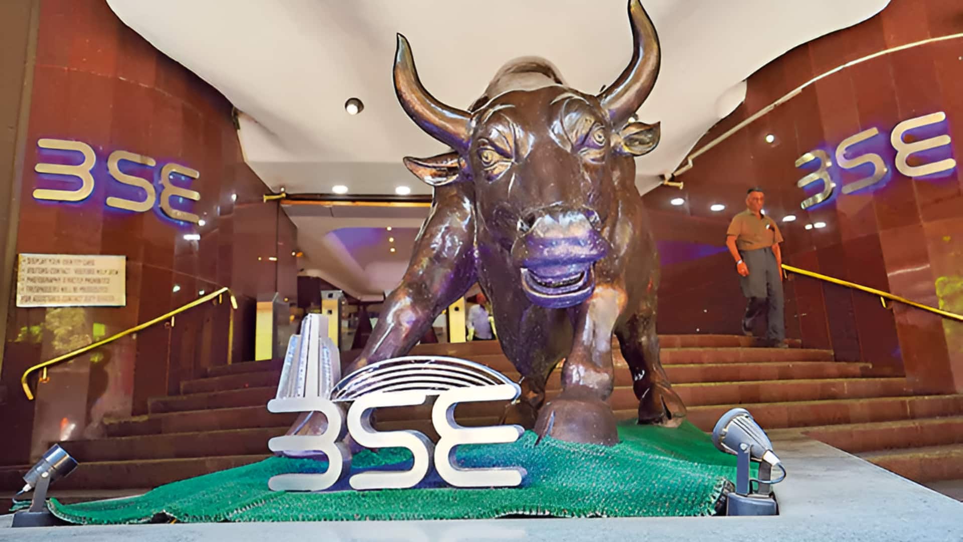 Stock Market: భారీ లాభాలతో కొత్త ఆర్థిక సంవత్సరంలో స్టాక్ మార్కెట్ల శుభారంభం.. రూ.9.60 లక్షల కోట్లు పెరిగిన సంపద