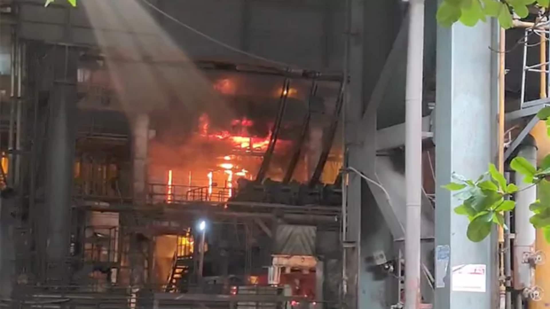 Vizag Steel: విశాఖ స్టీల్ప్లాంట్ ఎస్ఎంఎస్ 2లో అగ్నిప్రమాదం Vizag Steel: విశాఖ స్టీల్ప్లాంట్ ఎస్ఎంఎస్ 2లో అగ్నిప్రమాదం