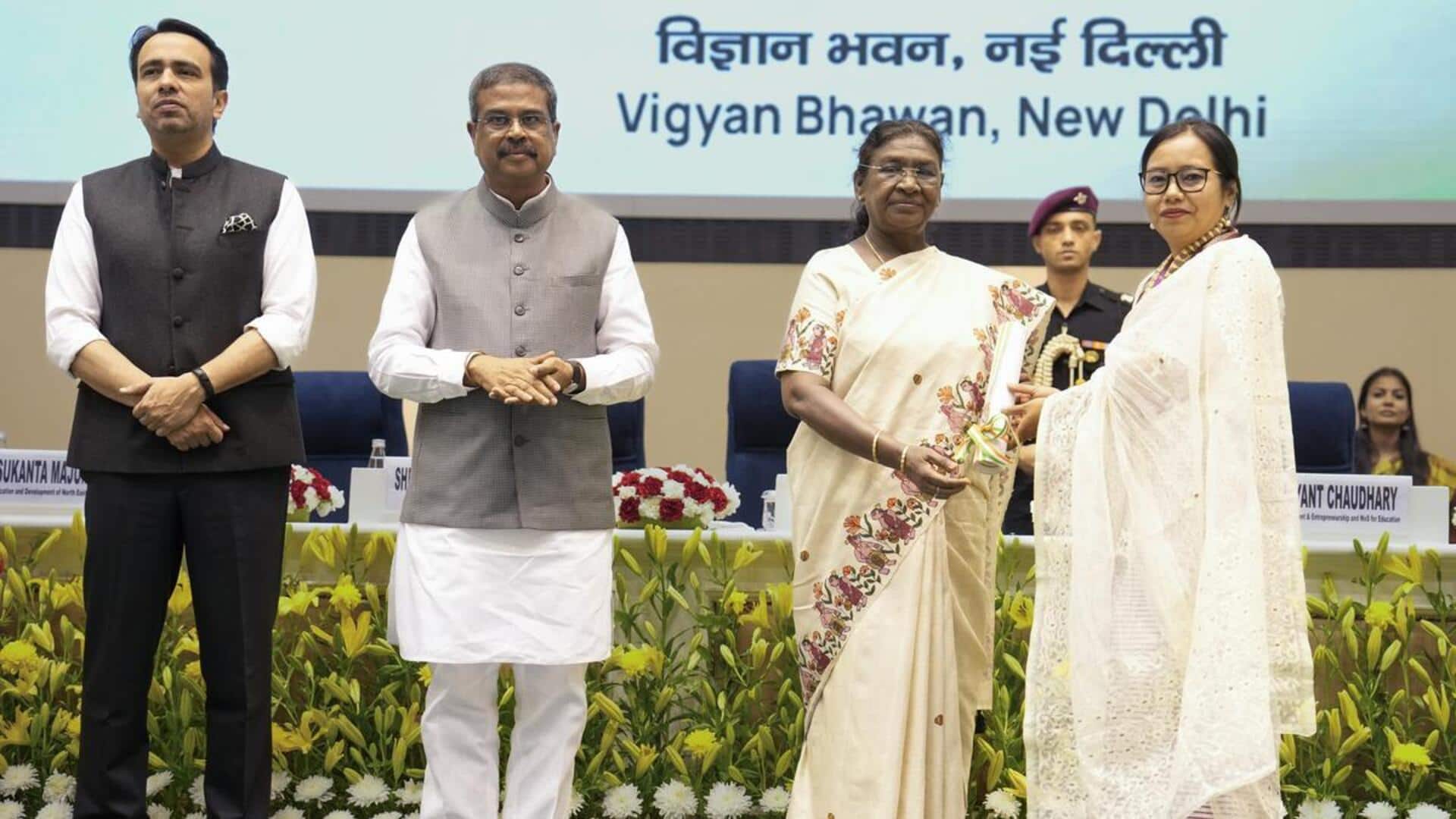 National Teacher Awards: 45 మంది ఉత్తమ ఉపాధ్యాయులకు నేషనల్ టీచర్ అవార్డు 2025 ప్రదానం.. ఏపీలో ఆయనే ఉత్తమ ఉపాధ్యాయుడు National Teacher Awards: 45 మంది ఉత్తమ ఉపాధ్యాయులకు నేషనల్ టీచర్ అవార్డు 2025 ప్రదానం.. ఏపీలో ఆయనే ఉత్తమ ఉపాధ్యాయుడు