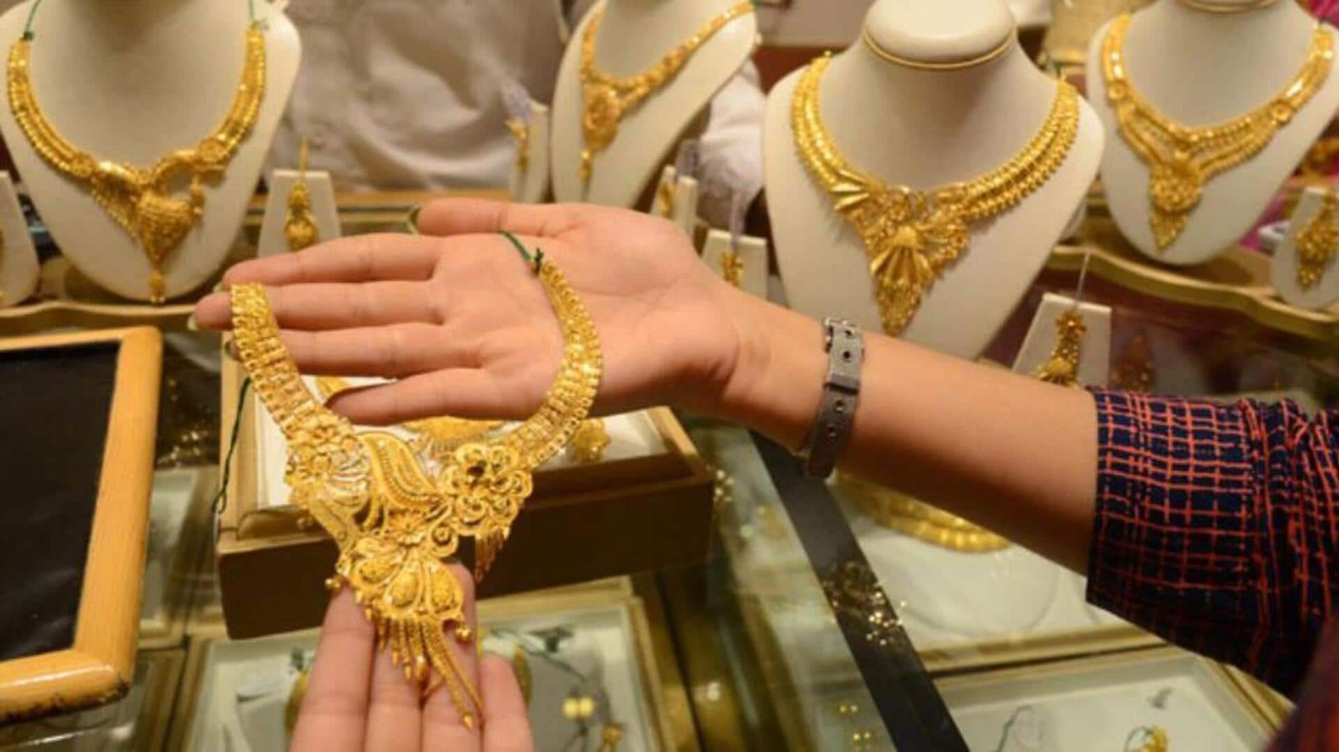 Gold and Silver Cost Today: తెలుగు రాష్ట్రాల్లో బంగారం, వెండి ధరల్లో స్వల్ప ఊరట.. తాజా రేట్లు ఇవే! Gold and Silver Cost Today: తెలుగు రాష్ట్రాల్లో బంగారం, వెండి ధరల్లో స్వల్ప ఊరట.. తాజా రేట్లు ఇవే!