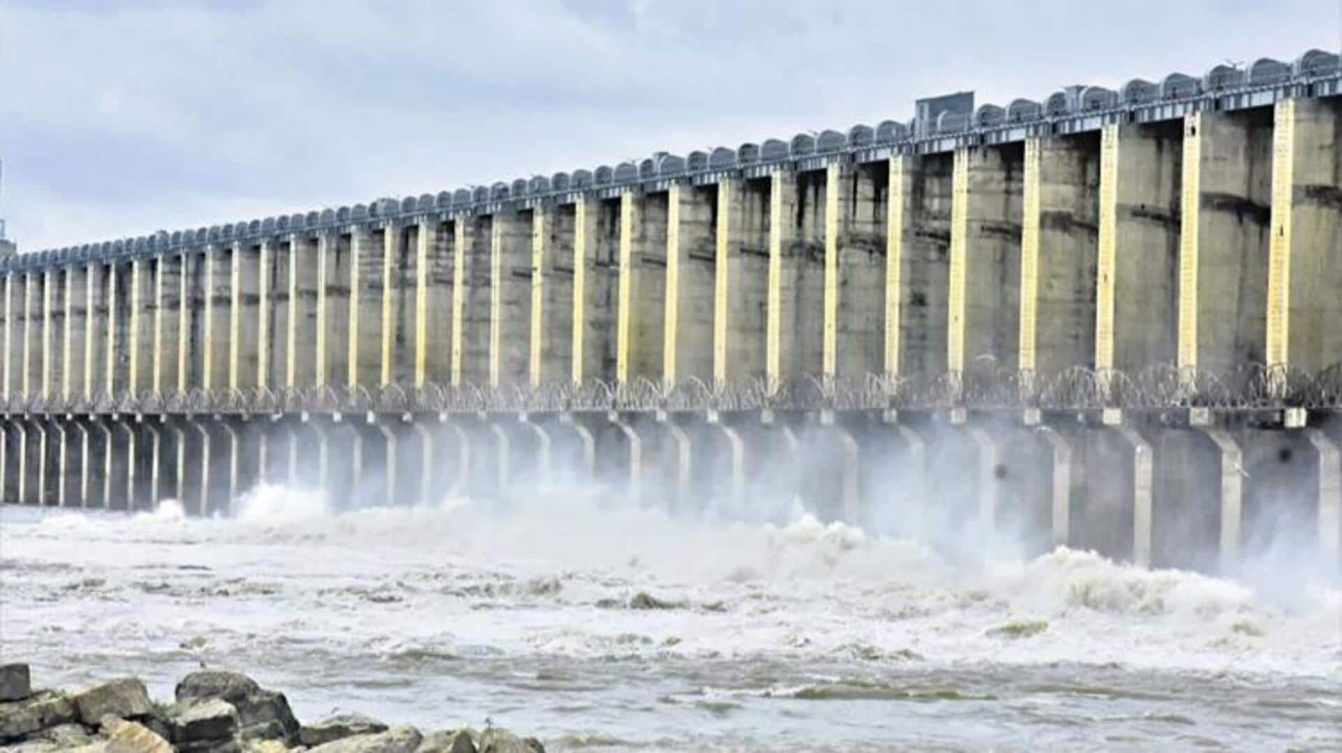 Jurala Project: మే నెలలోనే తెరుచుకున్న జూరాల ప్రాజెక్టు గేట్లు.. 18 ఏళ్ల అనంతరం వేసవిలో పోటెత్తిన జలాశయం Jurala Project: మే నెలలోనే తెరుచుకున్న జూరాల ప్రాజెక్టు గేట్లు.. 18 ఏళ్ల అనంతరం వేసవిలో పోటెత్తిన జలాశయం