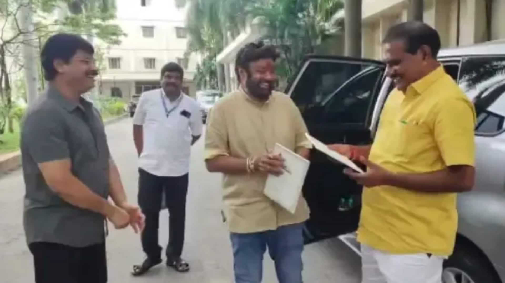 Balakrishna: 'వస్తాను.. ఎట్లా వస్తానో చెప్పను': మంత్రి నిమ్మలతో బాలయ్య ఆసక్తికర సంభాషణ Balakrishna: 'వస్తాను.. ఎట్లా వస్తానో చెప్పను': మంత్రి నిమ్మలతో బాలయ్య ఆసక్తికర సంభాషణ