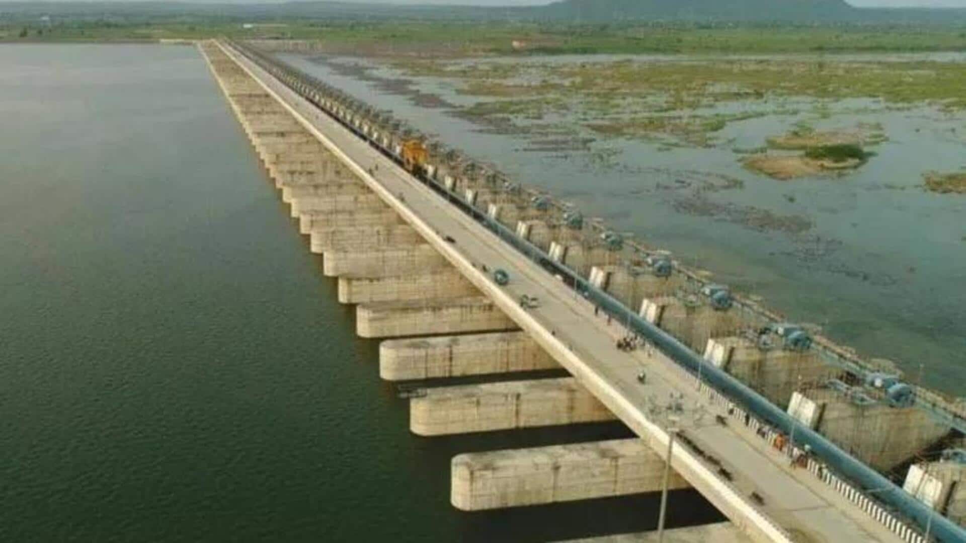 Kaleshwaram Project: కాళేశ్వరం సీఈకి సీడీఓ లేఖ.. డిజైన్లు కావాలంటే నివేదికలు ఇవ్వాల్సిందే! Kaleshwaram Project: కాళేశ్వరం సీఈకి సీడీఓ లేఖ.. డిజైన్లు కావాలంటే నివేదికలు ఇవ్వాల్సిందే!