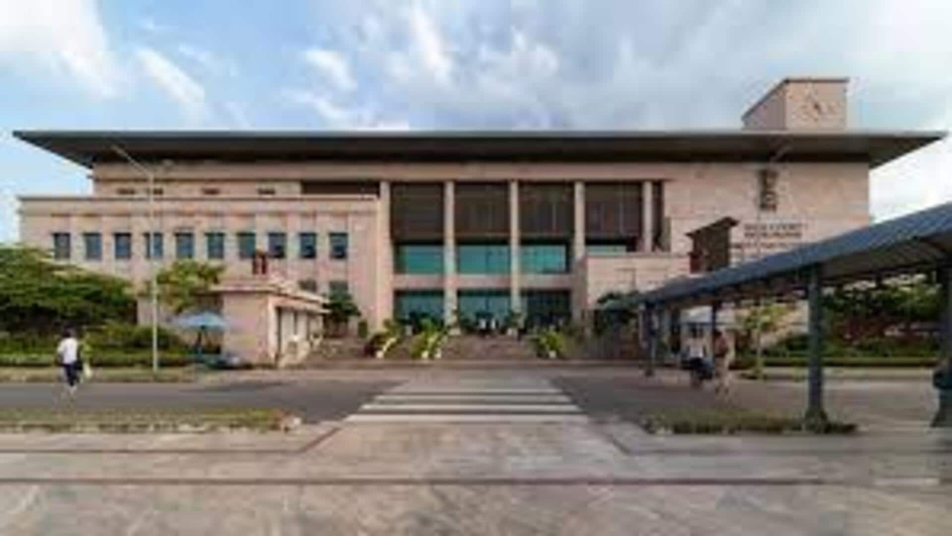AP high court: పీపీపీ విధానంలో వైద్య కళాశాలల నిర్మాణంపై జోక్యం అవసరం లేదు: హైకోర్టు AP high court: పీపీపీ విధానంలో వైద్య కళాశాలల నిర్మాణంపై జోక్యం అవసరం లేదు: హైకోర్టు