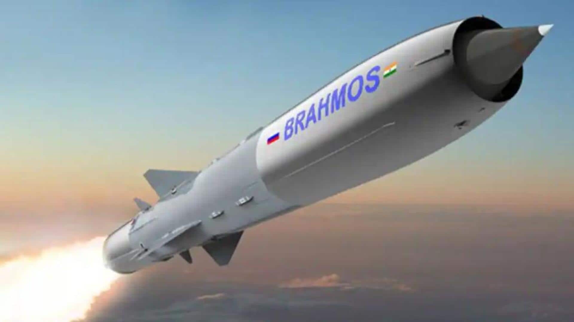 BrahMos: 800 కి.మీ దూరంలోనే బ్రహ్మోస్ లక్ష్యం.. ప్రత్యర్థికి నిద్ర లేని రాత్రులే..! BrahMos: 800 కి.మీ దూరంలోనే బ్రహ్మోస్ లక్ష్యం.. ప్రత్యర్థికి నిద్ర లేని రాత్రులే..!