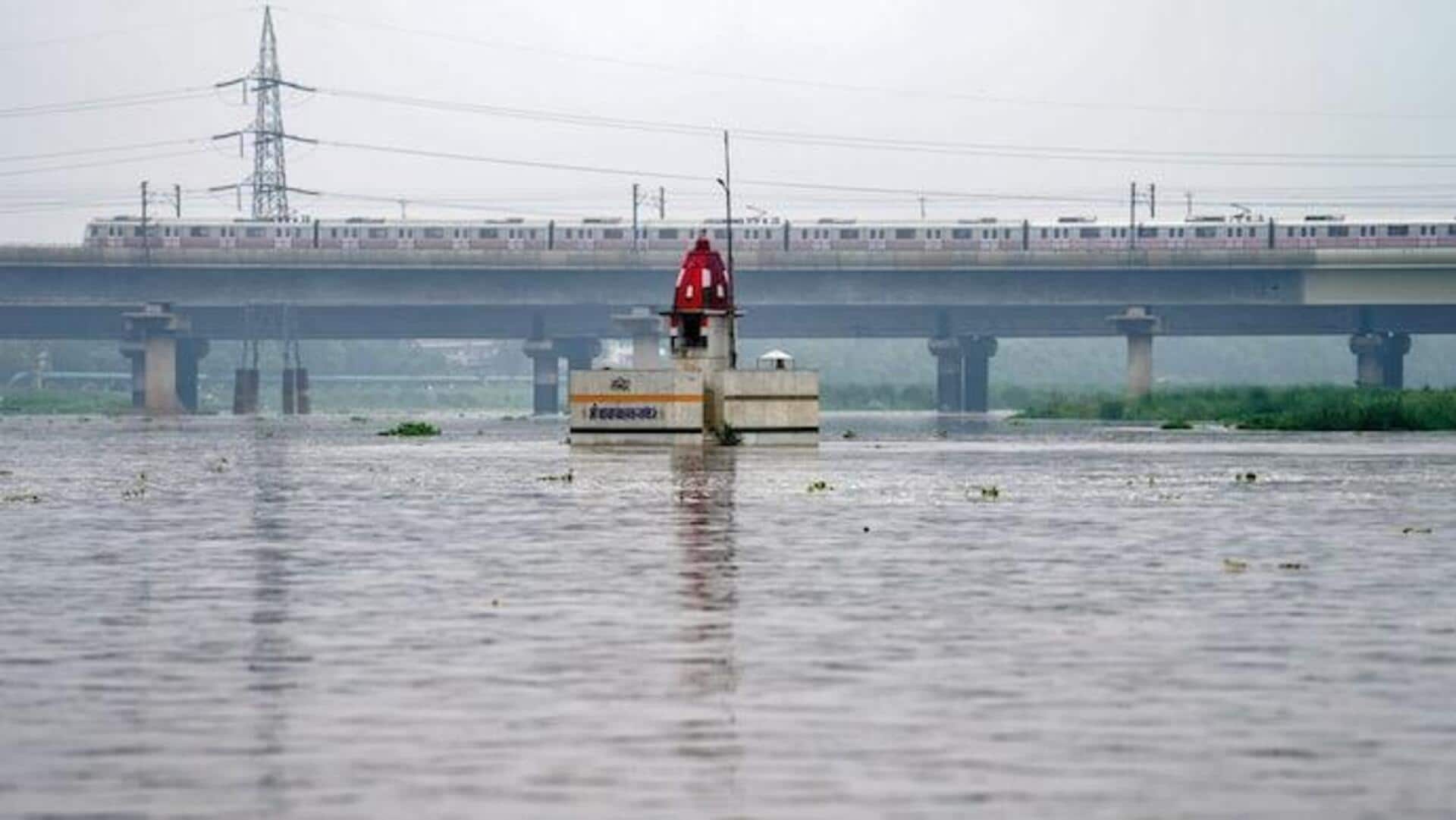 Yamuna River: ప్రమాదకర స్థాయిని దాటిన యమునా నది..ఢిల్లీకి వరద ముప్పు Yamuna River: ప్రమాదకర స్థాయిని దాటిన యమునా నది..ఢిల్లీకి వరద ముప్పు