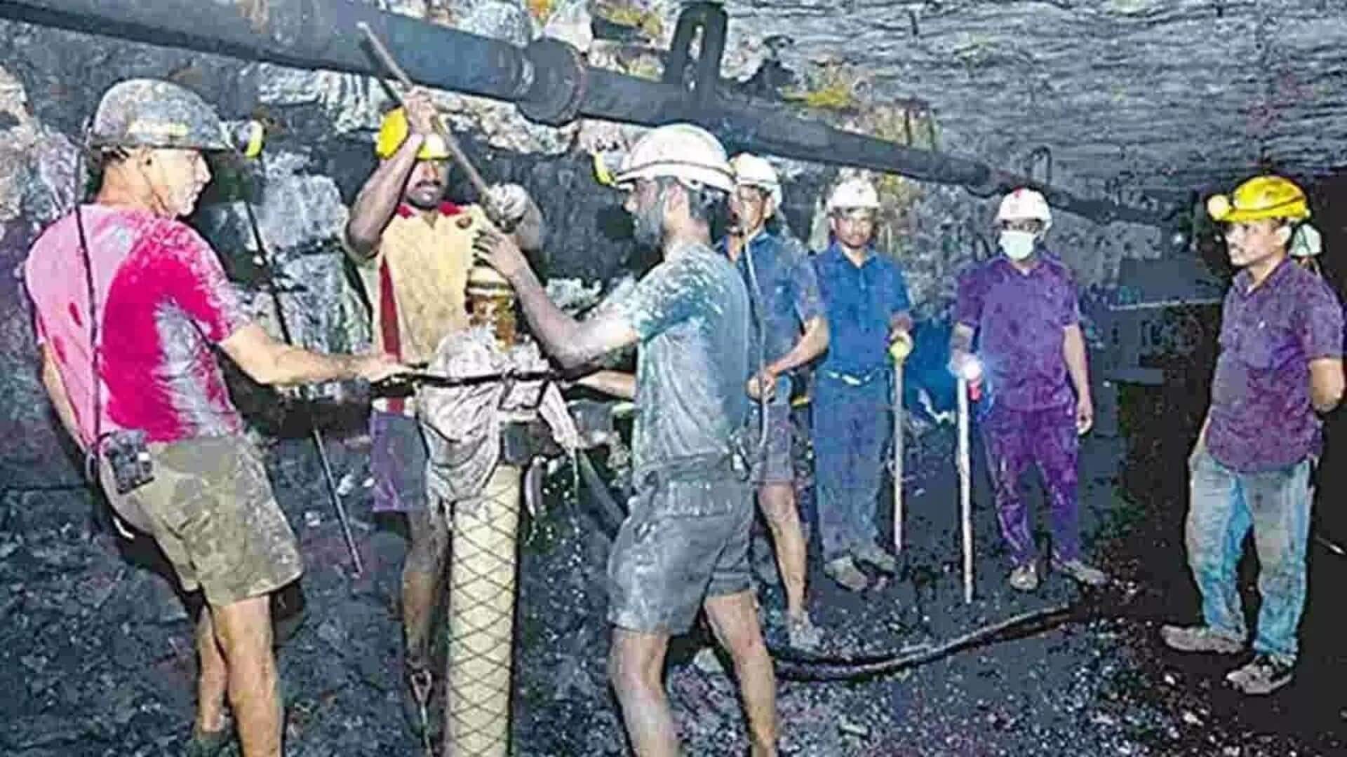 Singareni: సింగరేణి ఉద్యోగులకు రూ.1.25 కోట్ల ప్రమాదబీమా.. పీఎన్బీతో ఒప్పందం Singareni: సింగరేణి ఉద్యోగులకు రూ.1.25 కోట్ల ప్రమాదబీమా.. పీఎన్బీతో ఒప్పందం