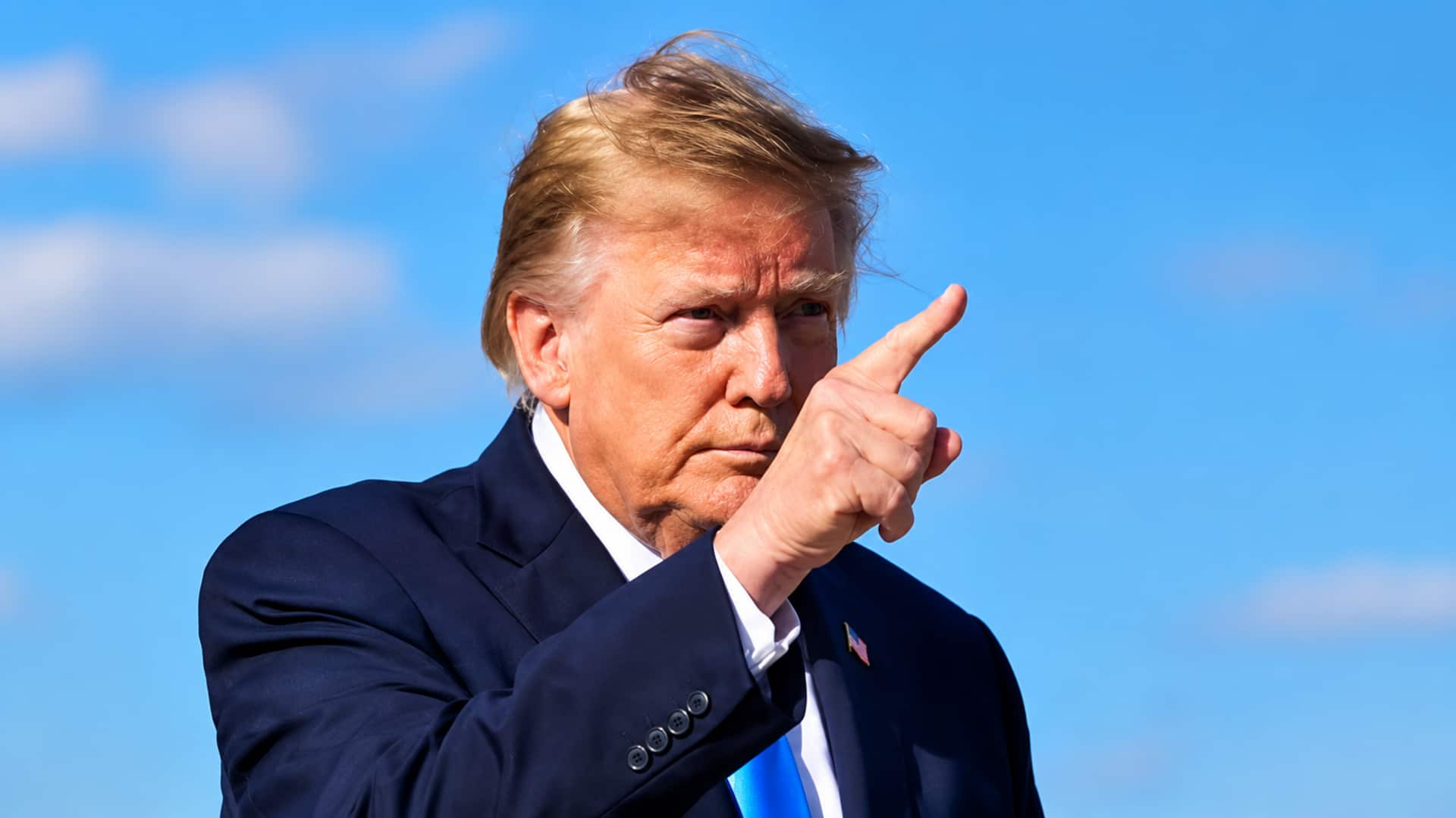 Trump: బ్రిటన్‌ నుంచి వెనక్కి అమెరికా బాంబర్లు.. ఇరాన్‌ ముప్పే కారణమన్న ట్రంప్