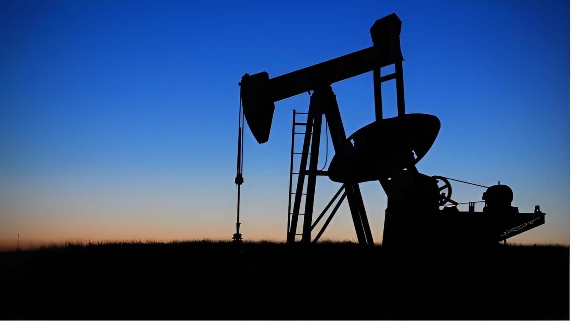 Oil Prices: ఇంధన సెగ తగ్గాలంటే రోజుకు 100 నౌకలు హర్మూజ్ దాటాల్సిందే..!