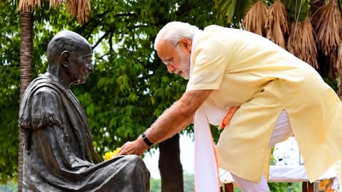 PM Modi: గాంధీ జయంతి సందర్భంగా మోదీ నివాళులు.. స్వదేశీ వస్తువులు వాడాలని పిలుపు