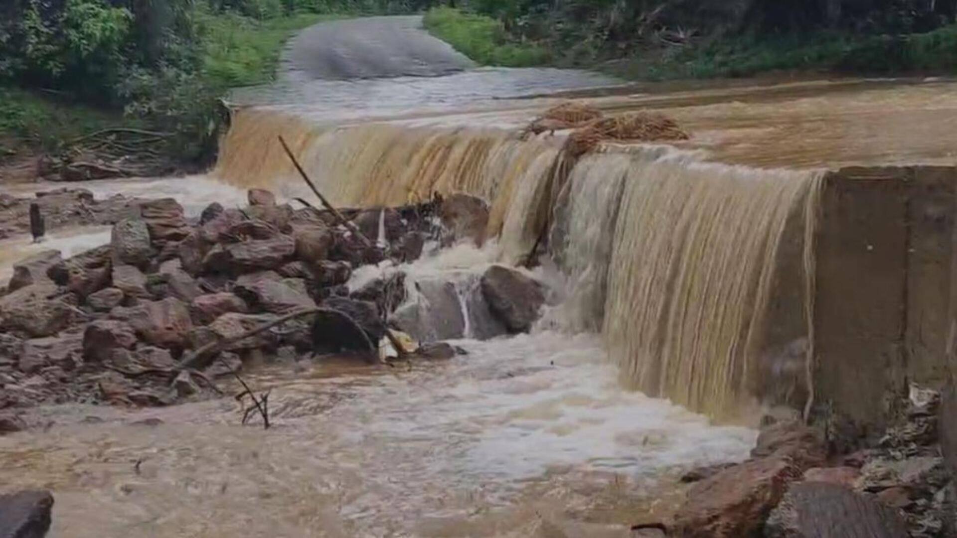 AP Rains: ఉలిక్కిపడిన ఉత్తరాంధ్ర..పొంగిన వాగులు… నిలిచిన రాకపోకలు!