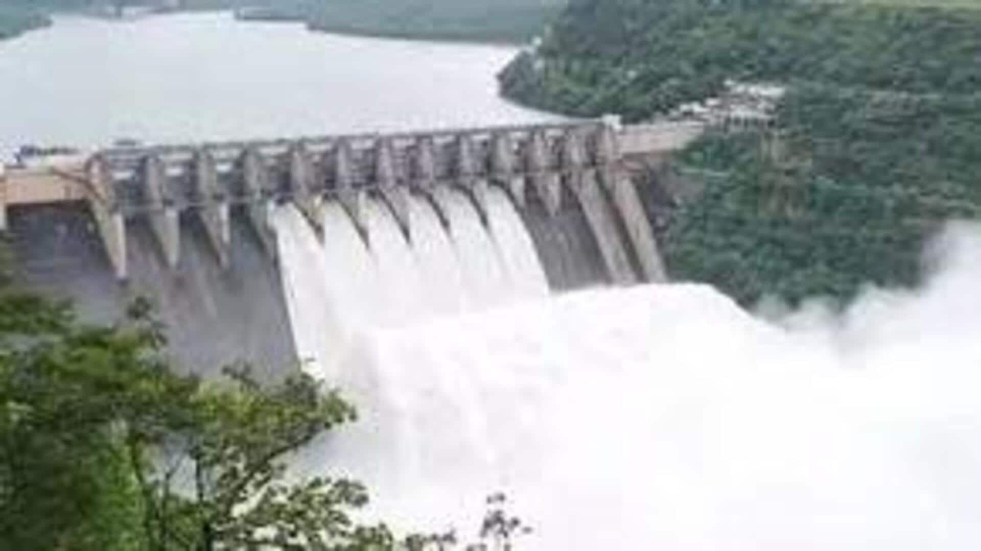 Srisailam Dam : శ్రీశైలం ప్రాజెక్టులోకి భారీగా వరద ప్రవాహం .. నీటిమట్టం 818.20 అడుగులు Srisailam Dam : శ్రీశైలం ప్రాజెక్టులోకి భారీగా వరద ప్రవాహం .. నీటిమట్టం 818.20 అడుగులు