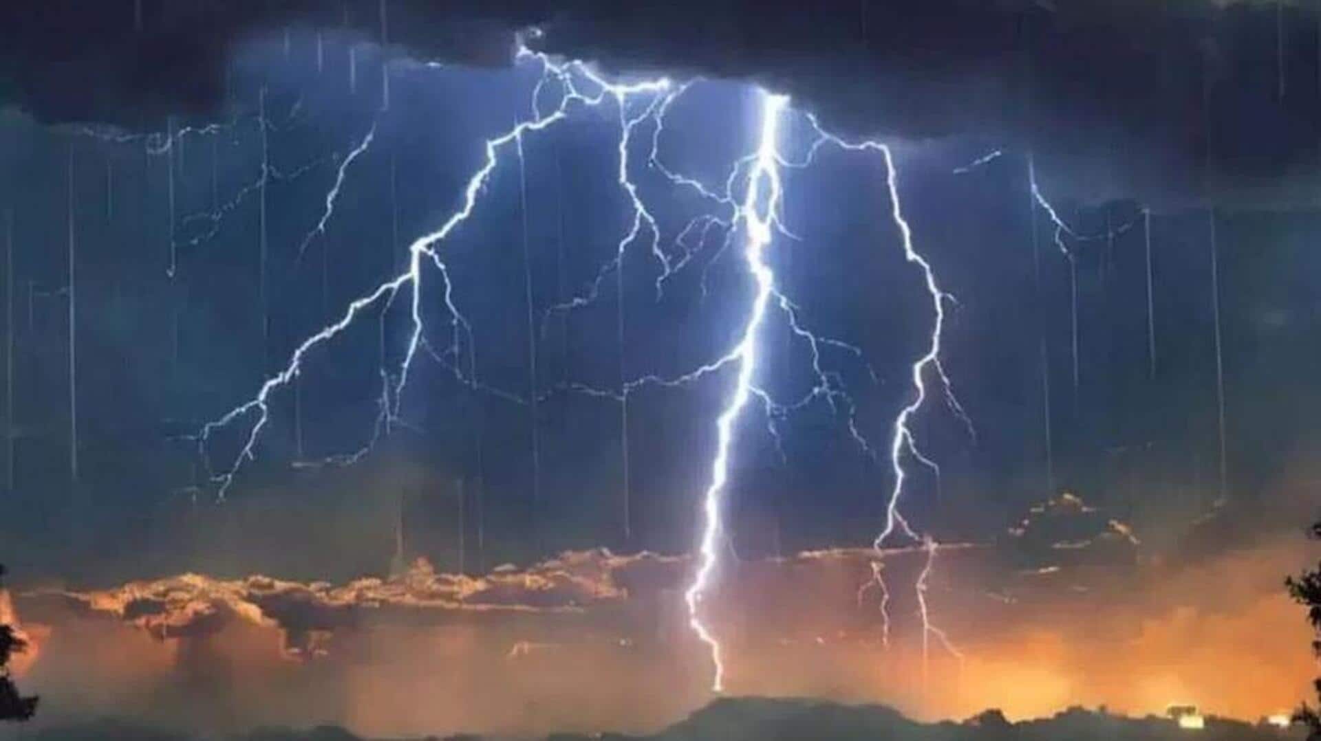 AP Rains: మూడ్రోజులు భారీ వర్షాలు.. ఏపీలో రెడ్ అలర్ట్‌ జారీ చేసిన వాతావరణశాఖ
