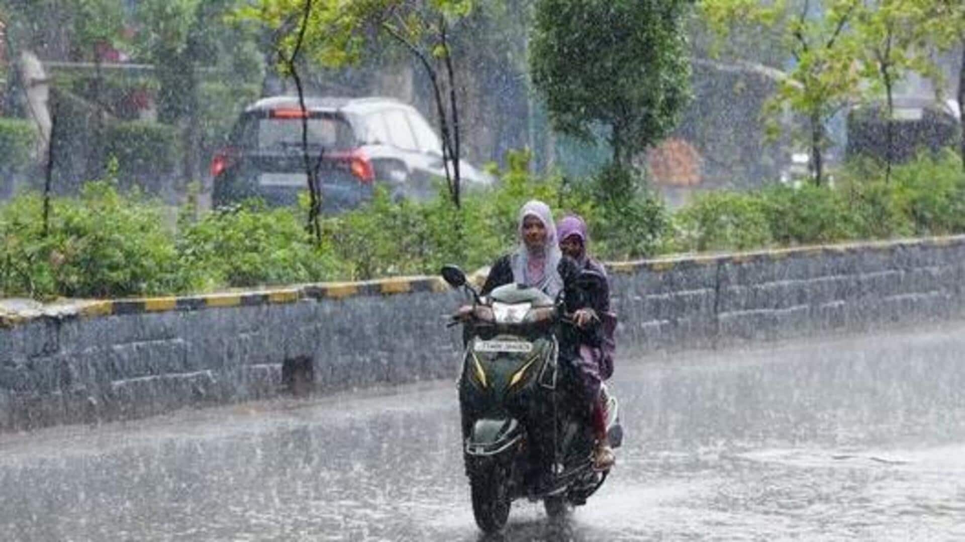 Rains: హైదరాబాద్లో ఈదురుగాలులతో కూడిన వర్షం.. పలుచోట్ల ట్రాఫిక్ జామ్! Rains: హైదరాబాద్లో ఈదురుగాలులతో కూడిన వర్షం.. పలుచోట్ల ట్రాఫిక్ జామ్!