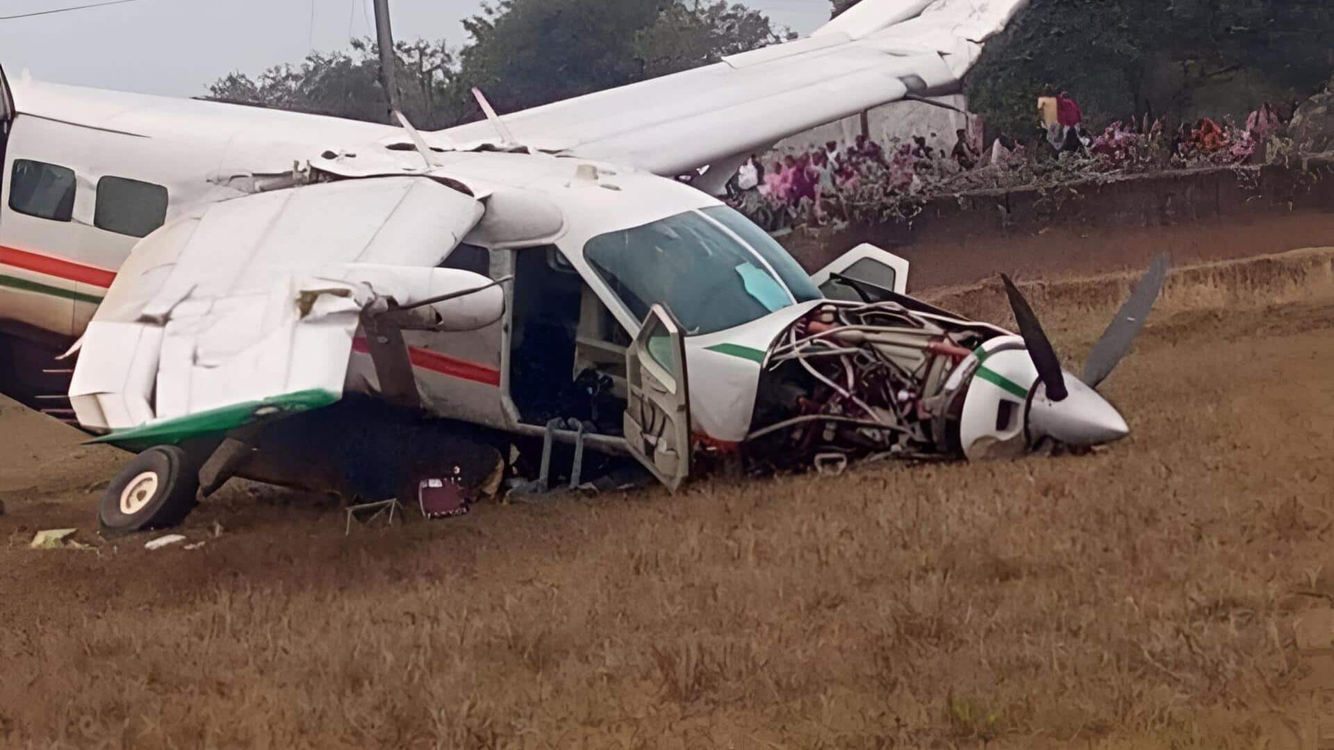 Flight Crash: భువనేశ్వర్ సమీపంలో కూలిన చార్టర్ విమానం