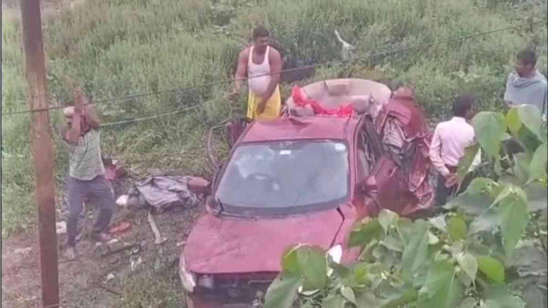 Car Overturned In Begusarai: హోలీ పండుగ రోజు విషాదం.. కారు గోతిలో బోల్తా పడి కుటుంబంలోని ముగ్గురు మృతి 