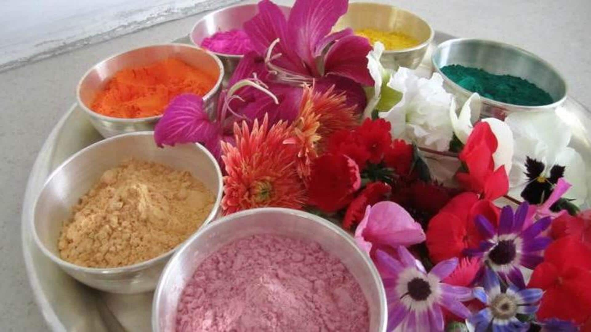 Organic Holi Colours : హోలీకి ఇంట్లోనే పూలతో సహజ రంగుల తయారీ.. 