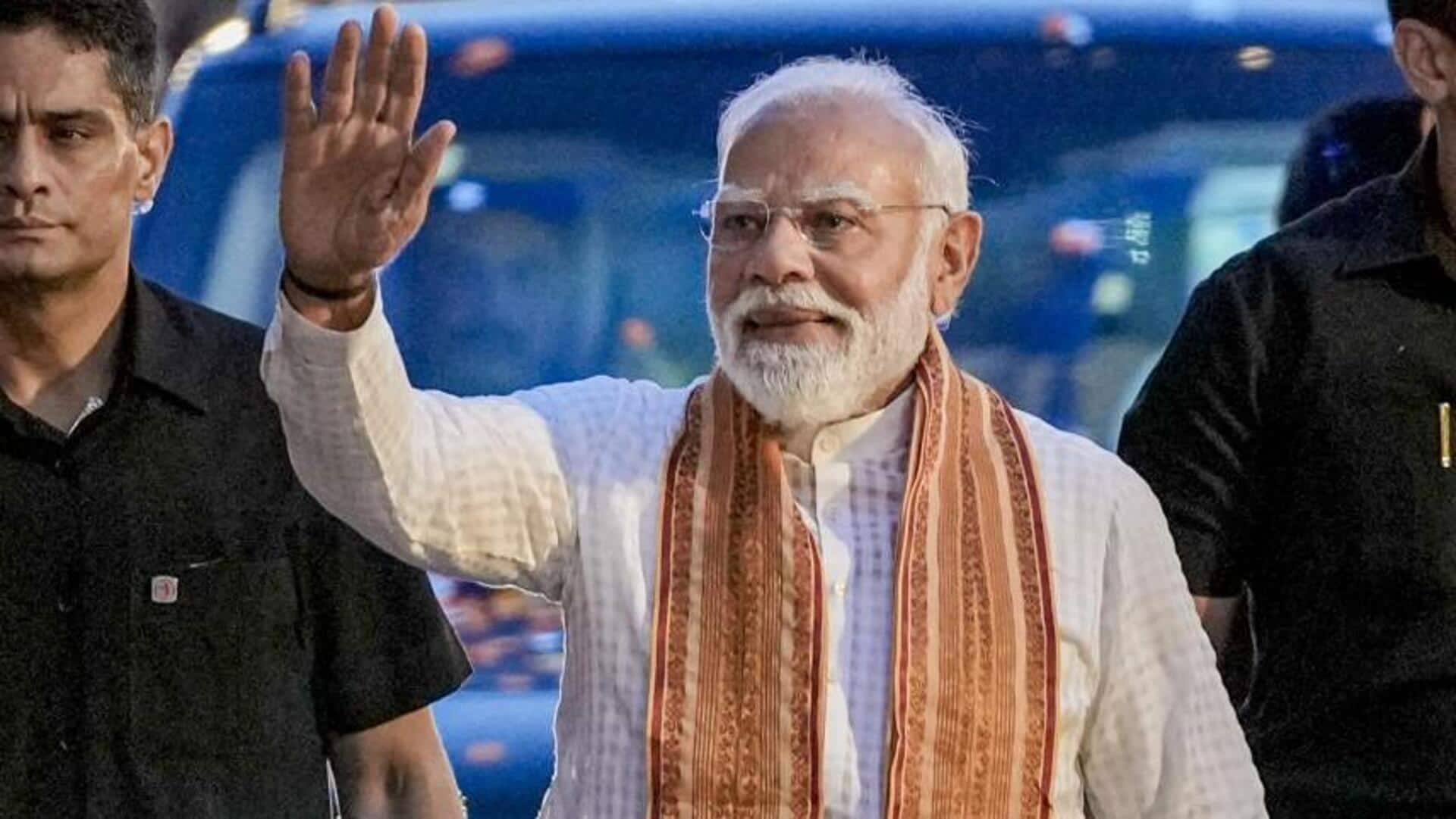 PM Modi: సువేందు ప్రమాణస్వీకార భావోద్వేగ దృశ్యం.. వృద్ధ నేత కాళ్లు మొక్కిన మోదీ  