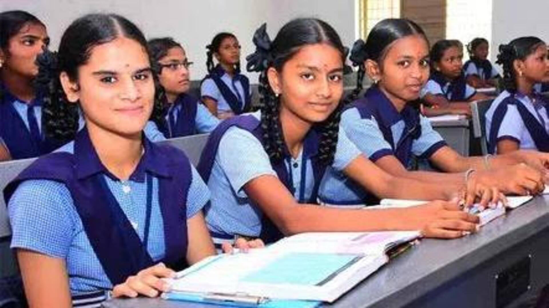 Telangana: ప్రభుత్వ స్కూల్స్ లో చదివిన వారికి పూర్తి ఫీజు రీయింబర్స్మెంట్.. వెయ్యిలోపు ర్యాంకర్లకూ వర్తింపు Telangana: ప్రభుత్వ స్కూల్స్ లో చదివిన వారికి పూర్తి ఫీజు రీయింబర్స్మెంట్.. వెయ్యిలోపు ర్యాంకర్లకూ వర్తింపు