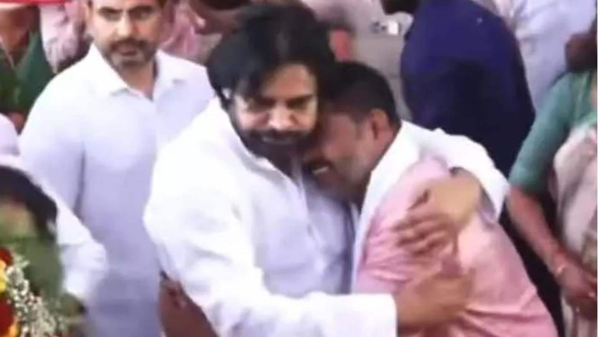 Pawan Kalyan: వీరజవాను మురళీనాయక్ కుటుంబానికి రూ.50 లక్షల సాయం : పవన్ కళ్యాణ్ Pawan Kalyan: వీరజవాను మురళీనాయక్ కుటుంబానికి రూ.50 లక్షల సాయం : పవన్ కళ్యాణ్