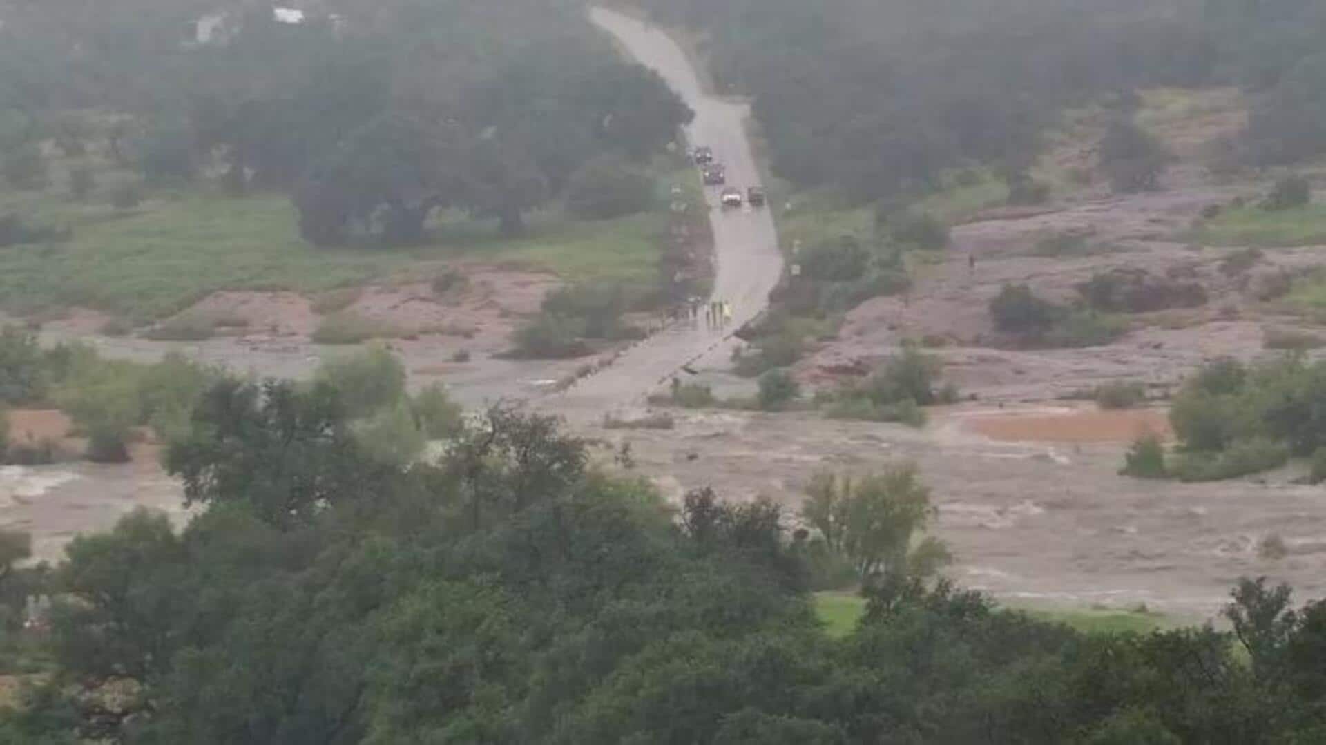 Texas floods: టెక్సాస్ వరద భీభత్సం.. క్షణాల్లో రహదారి మాయం.. సోషల్ మీడియాలో వైరల్ వీడియో..! Texas floods: టెక్సాస్ వరద భీభత్సం.. క్షణాల్లో రహదారి మాయం.. సోషల్ మీడియాలో వైరల్ వీడియో..!