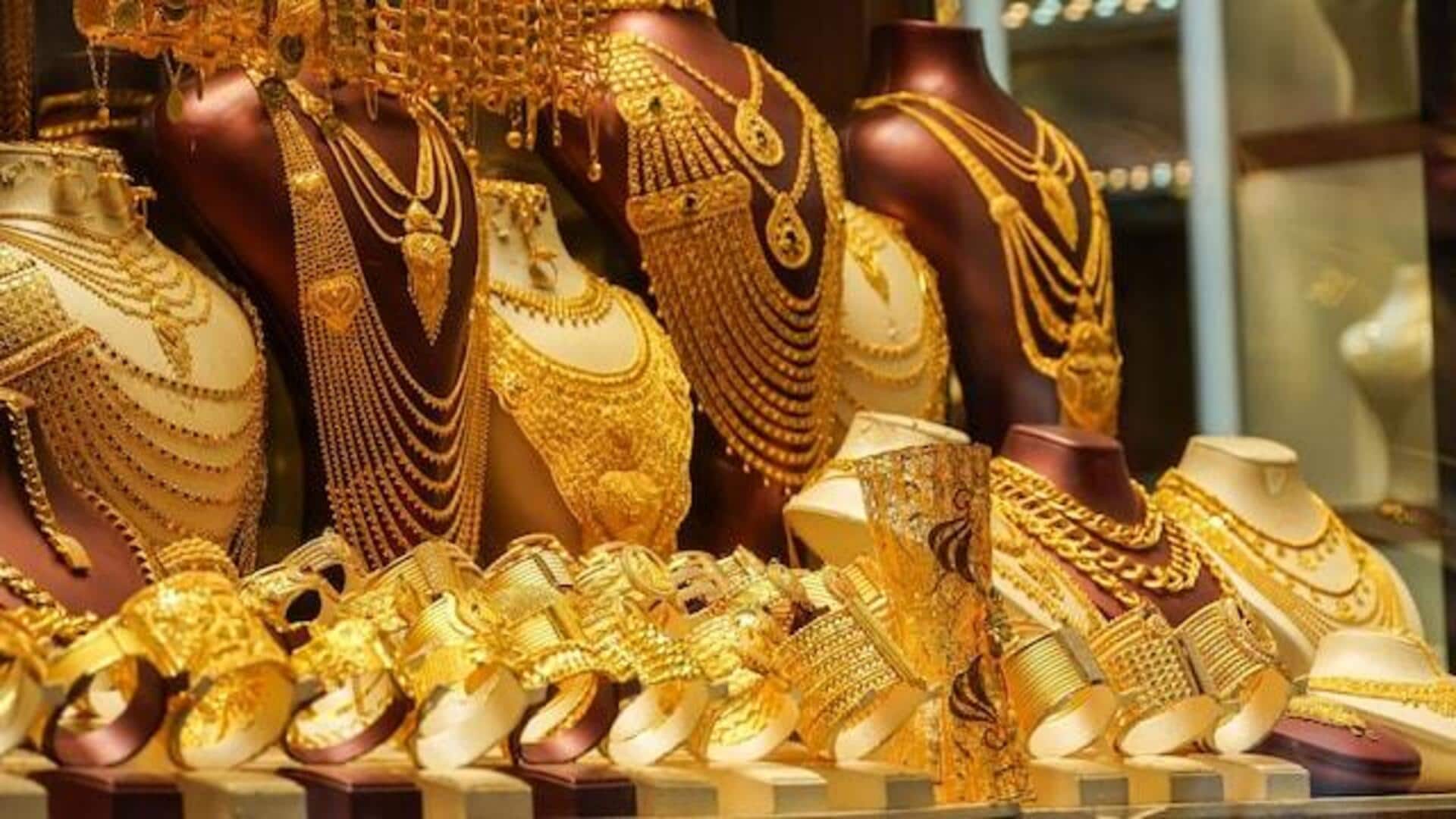 Gold Rates: అమెరికా-చైనా వాణిజ్య ఉద్రిక్తతలు తగ్గిన నేపథ్యంలో.. కుప్పకూలిన బంగారం ధర.. తులం రేటు ఎంతంటే ? Gold Rates: అమెరికా-చైనా వాణిజ్య ఉద్రిక్తతలు తగ్గిన నేపథ్యంలో.. కుప్పకూలిన బంగారం ధర.. తులం రేటు ఎంతంటే ?