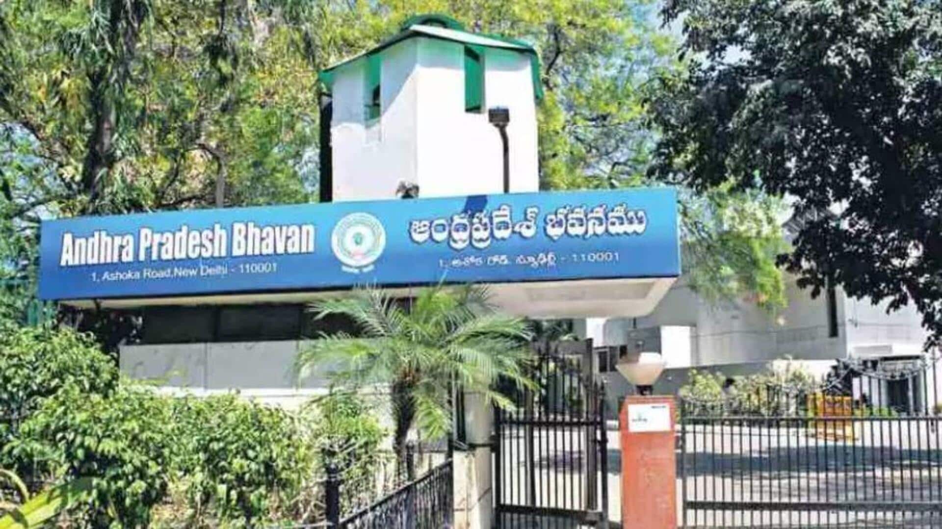 AP students: సరిహద్దు ఉద్రిక్తతల వేళ.. ఏపీ భవన్కు చేరుకున్న తెలుగు విద్యార్థులు AP students: సరిహద్దు ఉద్రిక్తతల వేళ.. ఏపీ భవన్కు చేరుకున్న తెలుగు విద్యార్థులు