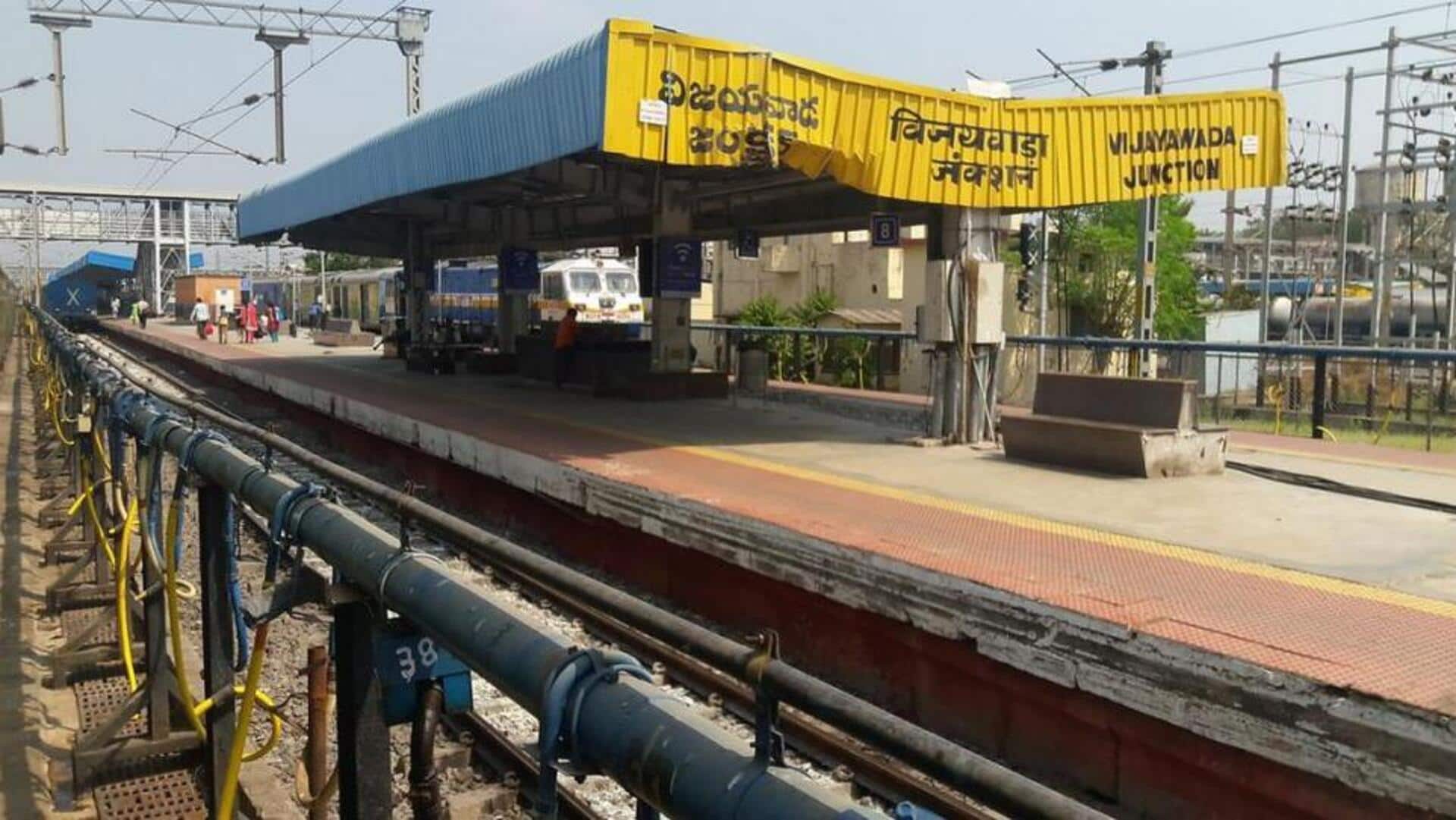 Vijayawada: విజయవాడ రైల్వే స్టేషన్లో హై అలర్ట్.. భద్రతా మాక్డ్రిల్తో అప్రమత్తత! Vijayawada: విజయవాడ రైల్వే స్టేషన్లో హై అలర్ట్.. భద్రతా మాక్డ్రిల్తో అప్రమత్తత!