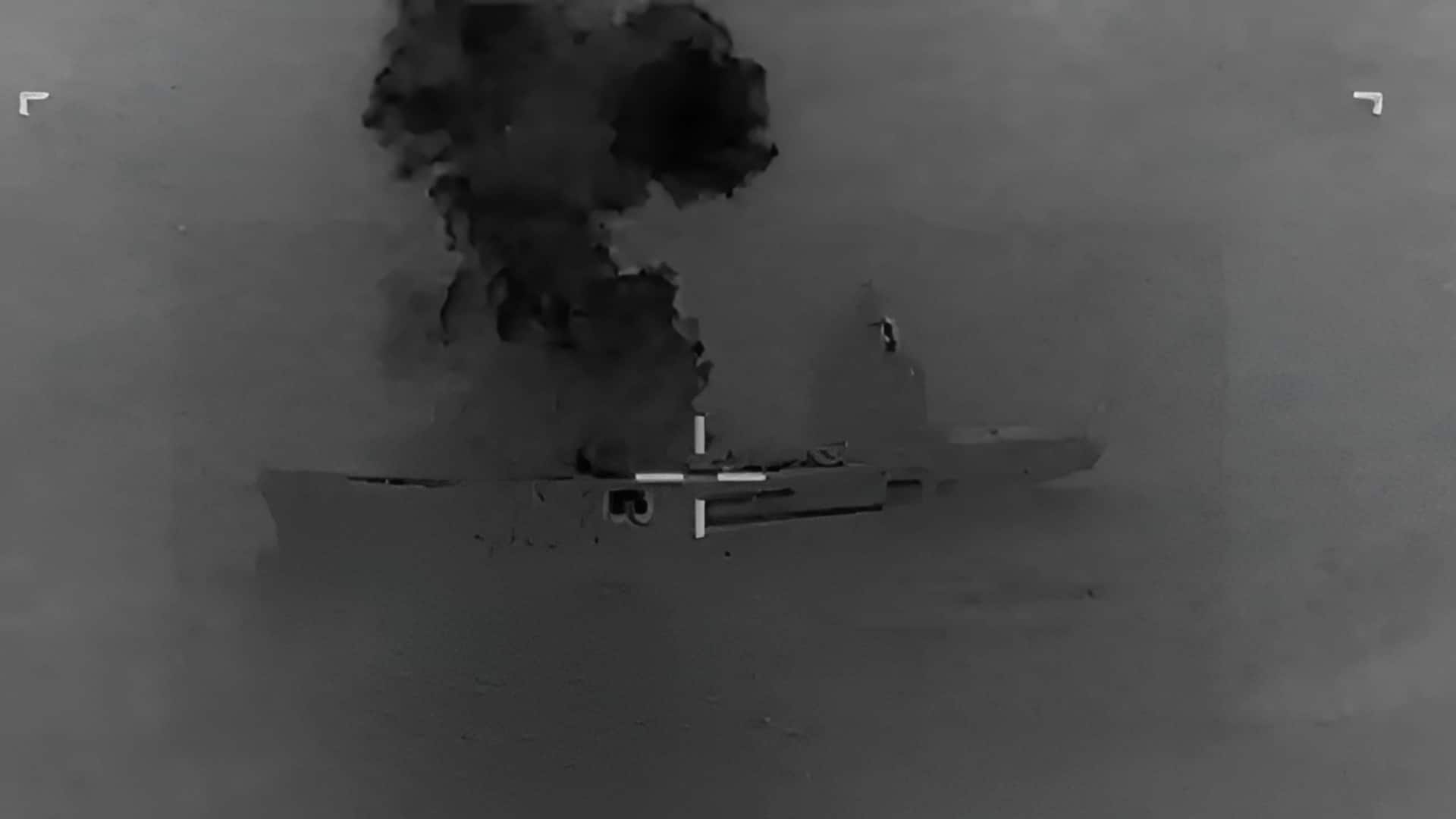 Iranian drone carrier ship : ఇరాన్ డ్రోన్ క్యారియర్ నౌకపై అమెరికా దాడి.. మంటల్లో భారీ యుద్ధనౌక