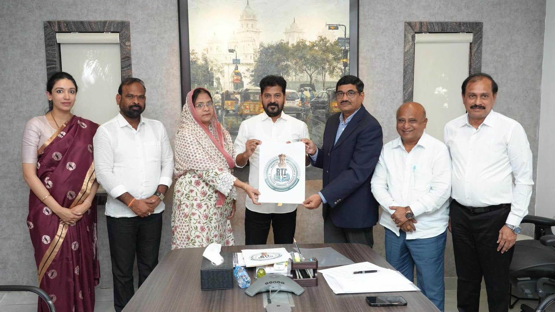 Revanth Reddy: రాష్ట్ర సమాచార హక్కు కొత్త లోగోను ఆవిష్కరించిన రేవంత్ రెడ్డి Revanth Reddy: రాష్ట్ర సమాచార హక్కు కొత్త లోగోను ఆవిష్కరించిన రేవంత్ రెడ్డి