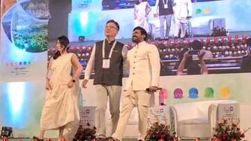 కొరియన్ అంబాసిడర్ కు నాటు స్టెప్పులు నేర్పించిన రామ్ చరణ్ 