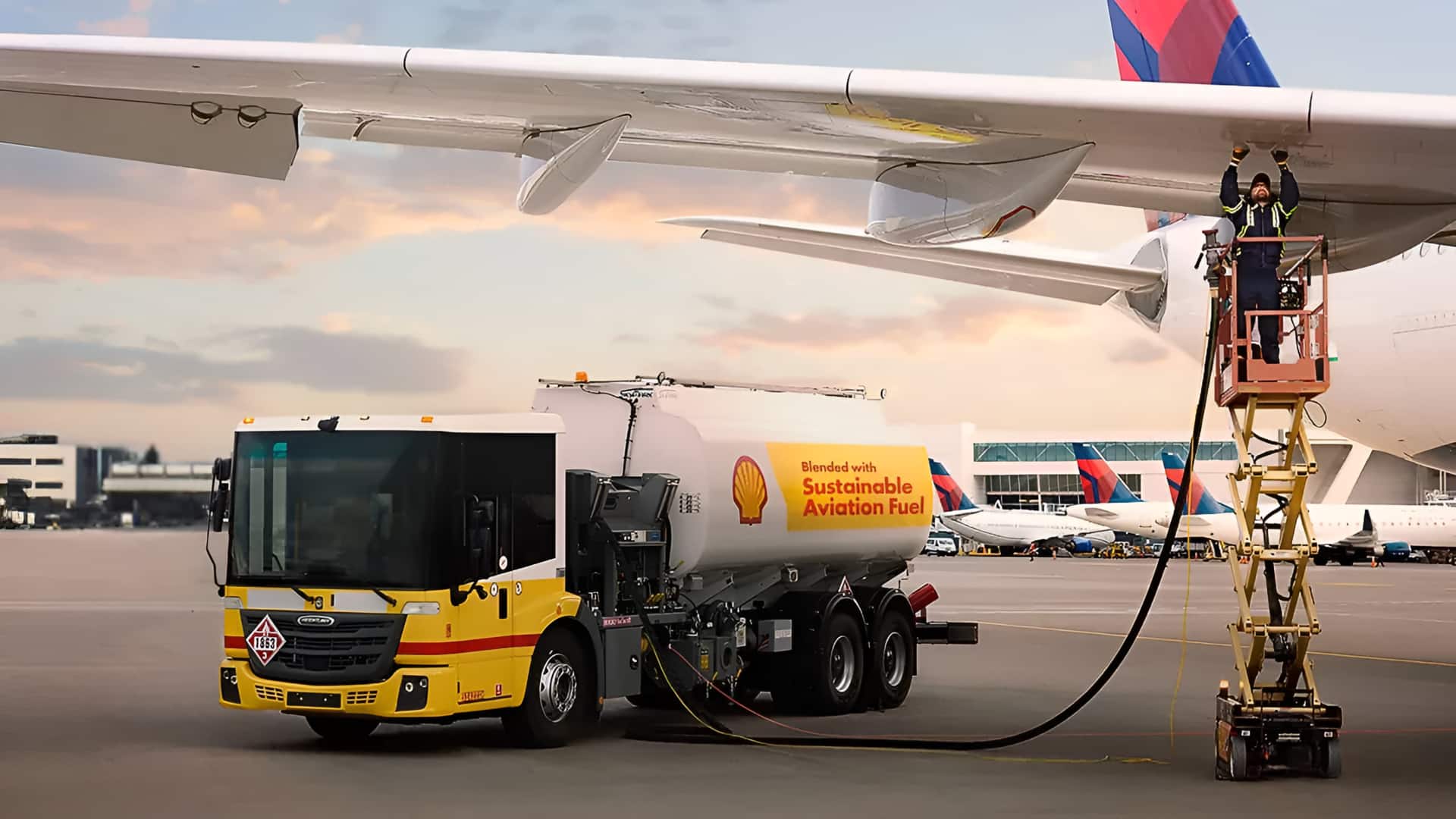 Fuel Tax: విమాన ఇంధనంపై 100% పన్ను మినహాయింపు.. కేంద్రం సంచలన నిర్ణయం