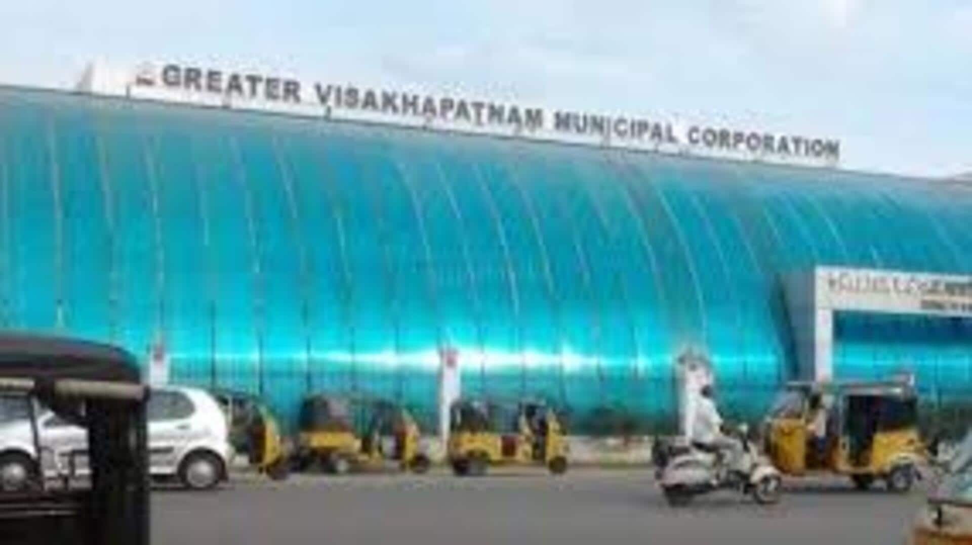 Visakhapatnam: విశాఖ రహదారులపై వచ్చే నెల నుండి పరుగులు పెట్టనున్న డబుల్ డెక్కర్ బస్సులు Visakhapatnam: విశాఖ రహదారులపై వచ్చే నెల నుండి పరుగులు పెట్టనున్న డబుల్ డెక్కర్ బస్సులు