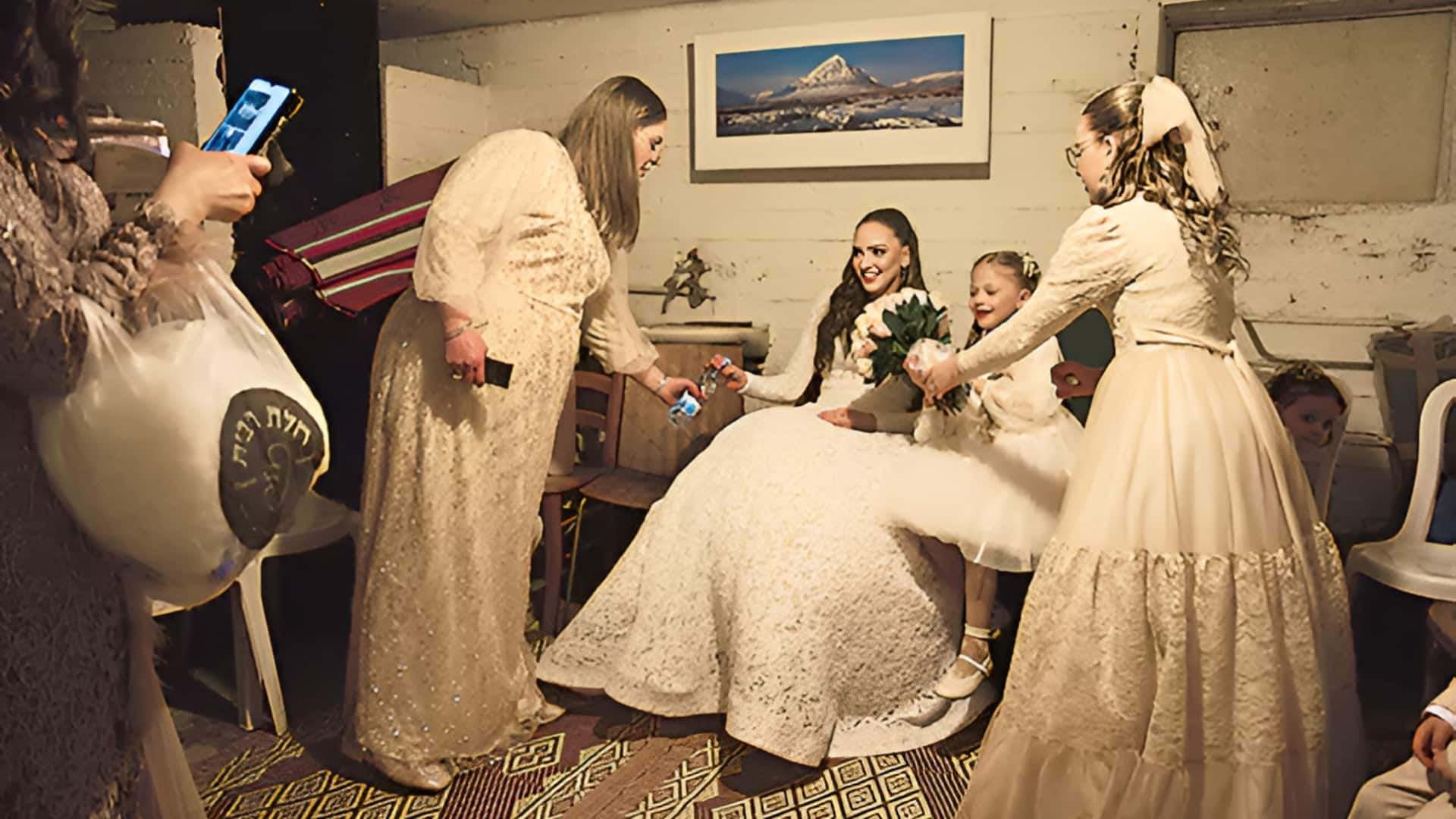 Israeli Bunkers: యుద్ధ భయాల్లో ఇజ్రాయెల్ ప్రజలు: బంకర్లలోనే జీవితం,పెళ్లిళ్లు కూడా అక్కడే!