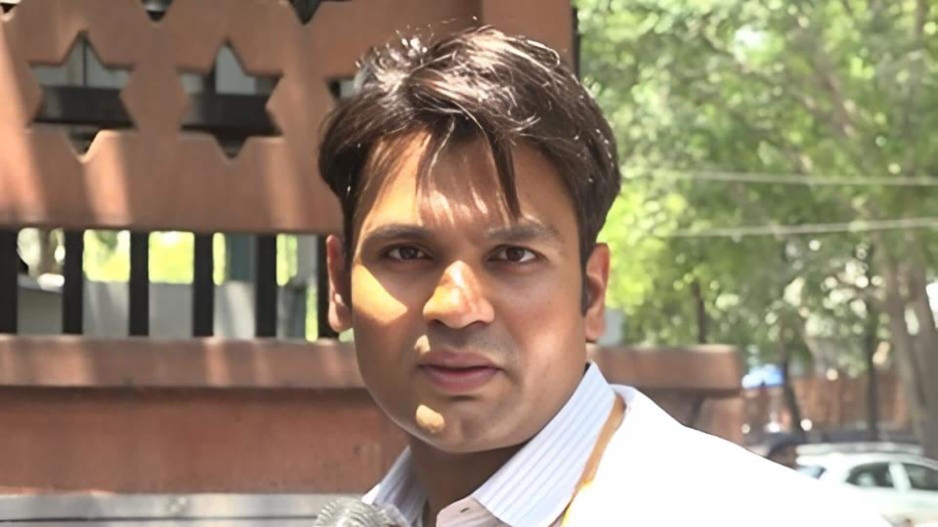 Delhi: ప్రధాని పిలుపుతో కారుకు బదులు సైకిల్‌.. ఇంధన పొదుపులో అధికారి ఆదర్శం.. ఇదిగో వీడియో!