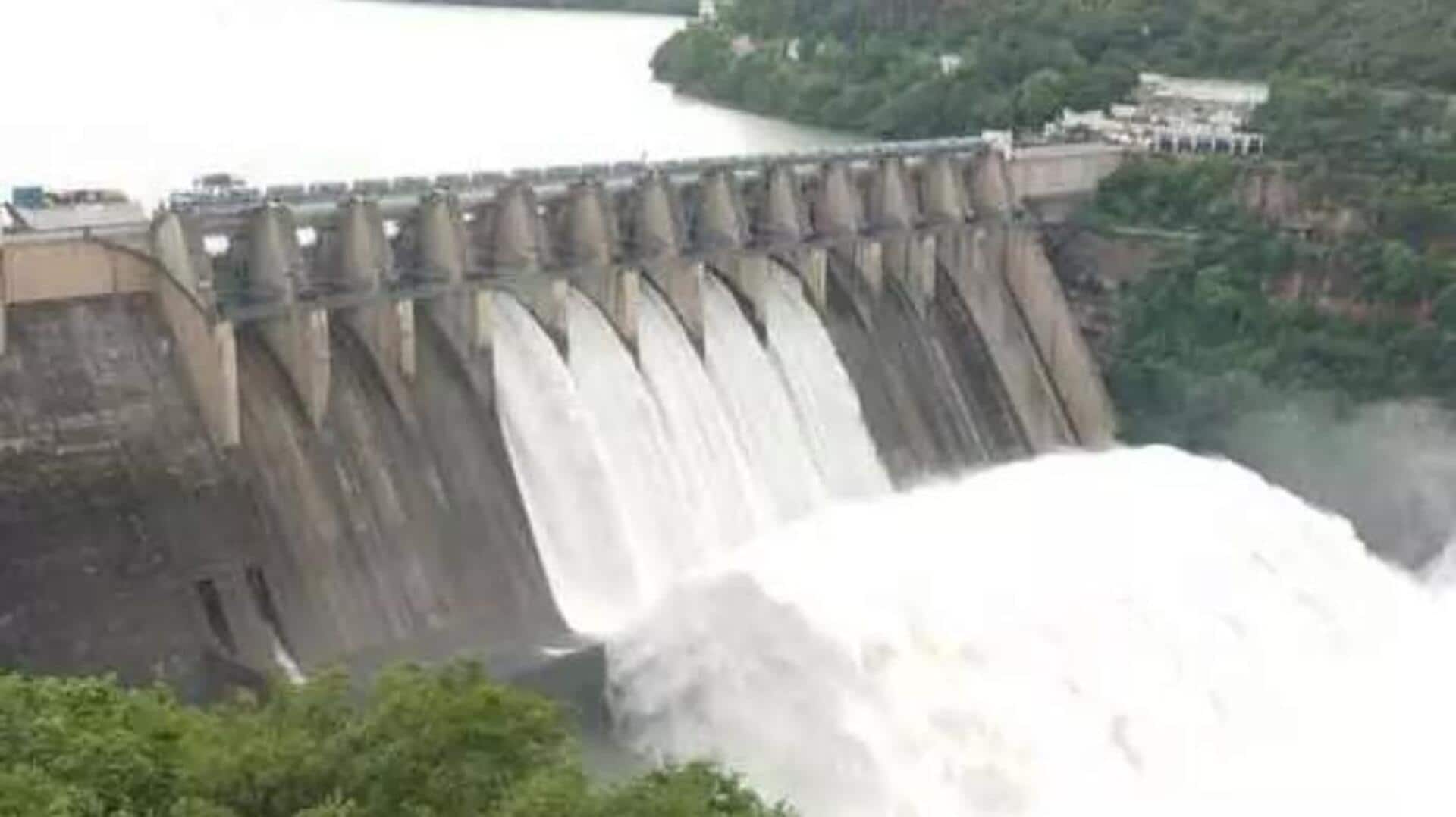 Srisailam Reservoir: శ్రీశైలం జలాశయానికి భారీగా వరద ప్రవాహం.. 5 గేట్లు ఎత్తివేత