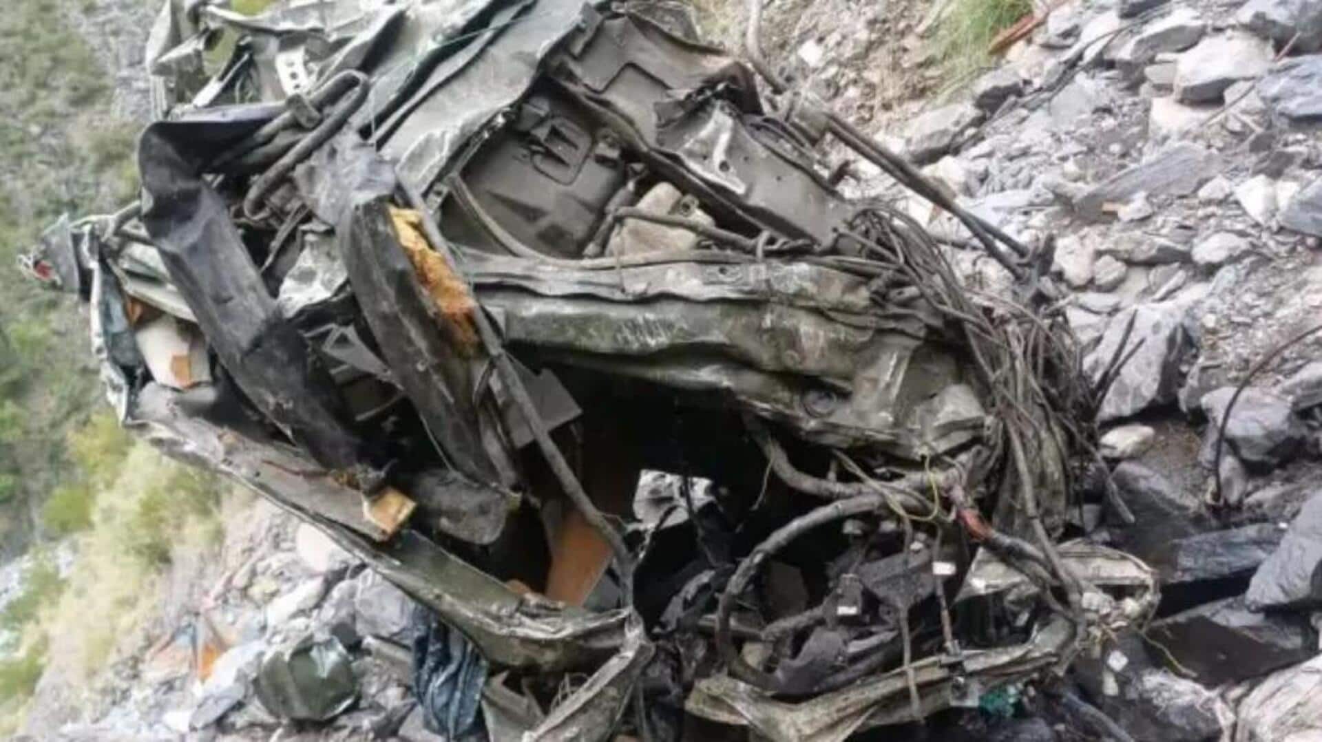 Army: 600 అడుగుల లోయలో పడిన ఆర్మీ ట్రక్కు.. ముగ్గురు జవాన్ల మృతి Army: 600 అడుగుల లోయలో పడిన ఆర్మీ ట్రక్కు.. ముగ్గురు జవాన్ల మృతి