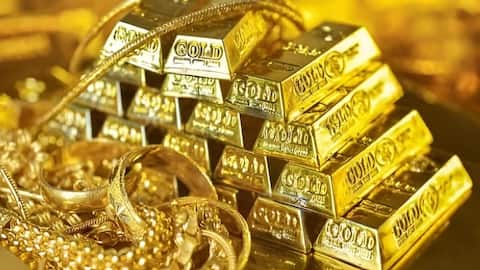 Gold price: బంగారం కొనాలనుకుంటున్నారా? హైదరాబాద్‌, విజయవాడలో నేటి గోల్డ్ రేట్లు చెక్ చేసుకోండి!