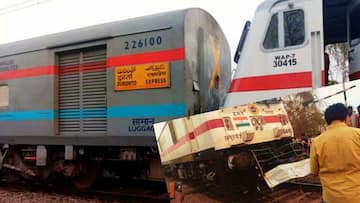 ఏలూరు: భీమడోలు జంక్షన్‌లో ఎస్‌యూవీని ఢీకొన్న 'దురంతో ఎక్స్‌ప్రెస్' రైలు