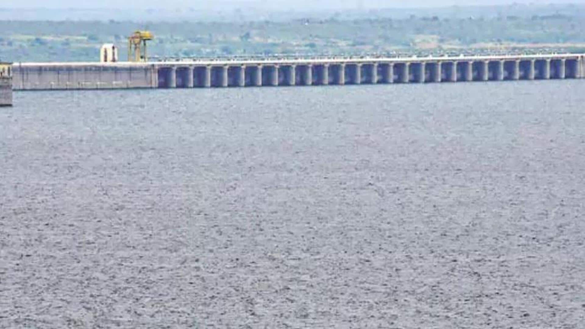 Nagarjuna Sagar: నాగార్జున సాగర్ లో పెరుగుతున్న నీటిమట్టం.. 10 గేట్లు ఎత్తి నీటి విడుదల Nagarjuna Sagar: నాగార్జున సాగర్ లో పెరుగుతున్న నీటిమట్టం.. 10 గేట్లు ఎత్తి నీటి విడుదల