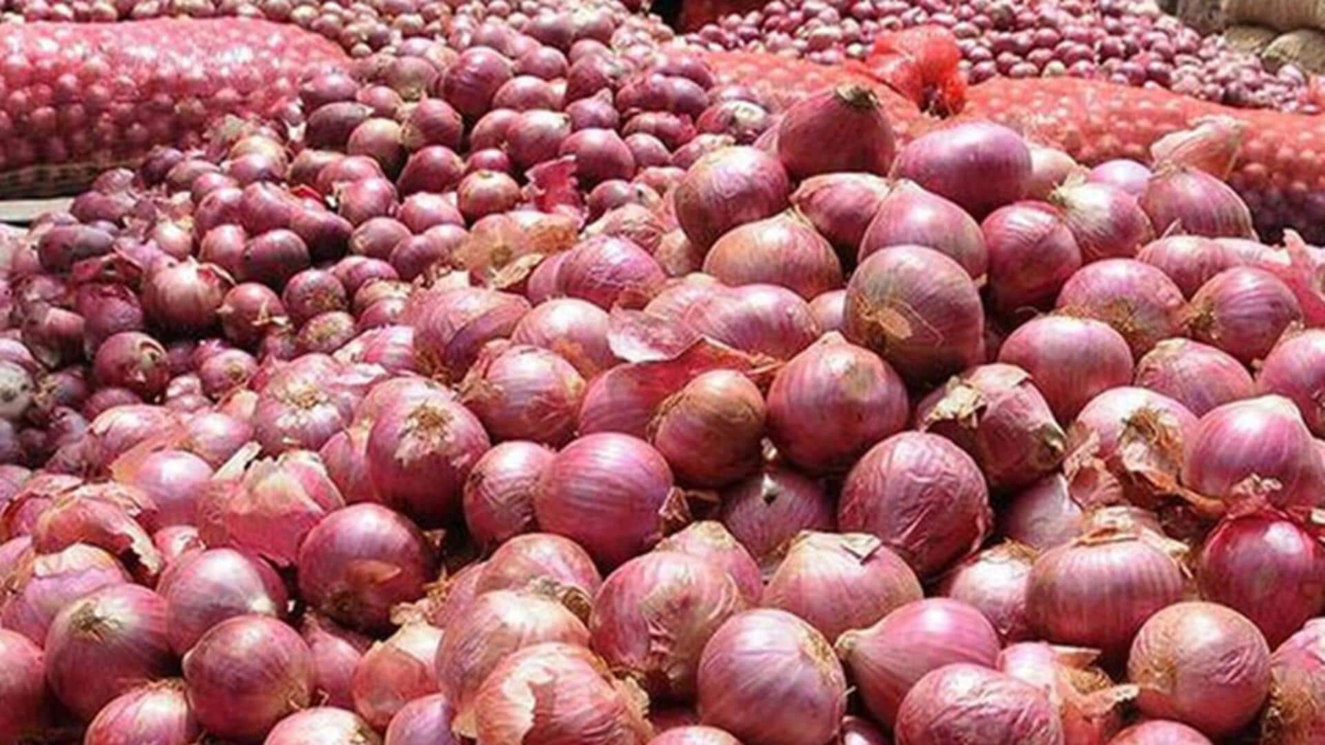 Onion Price: తెలుగు రాష్ట్రాల్లో ఉల్లిపాయ ధరల పతనం.. రైతులకు భారీ నష్టాలు